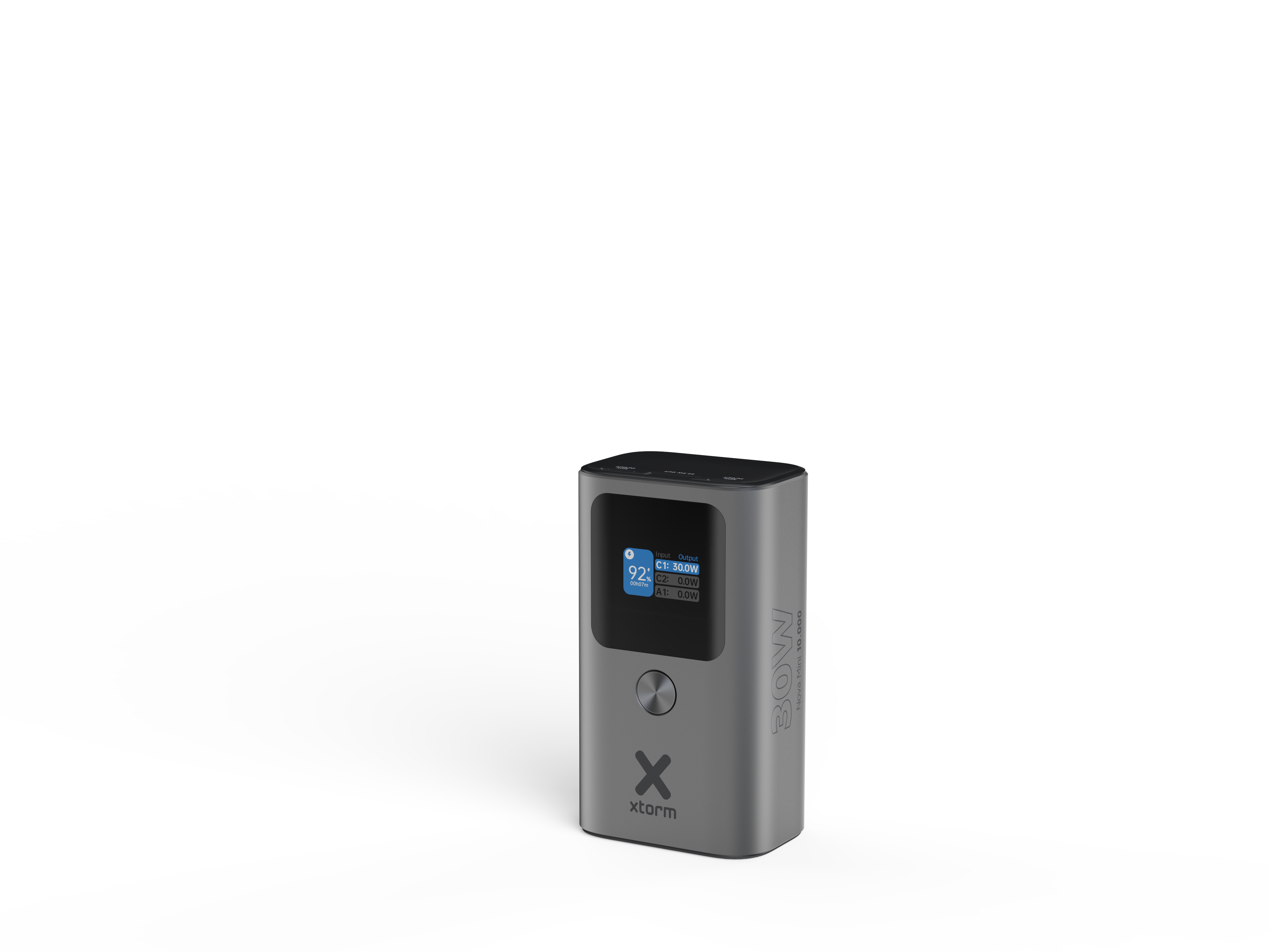 Une batterie externe grise avec un écran affichant le pourcentage de batterie et la puissance. La marque est xtorm et BOW.