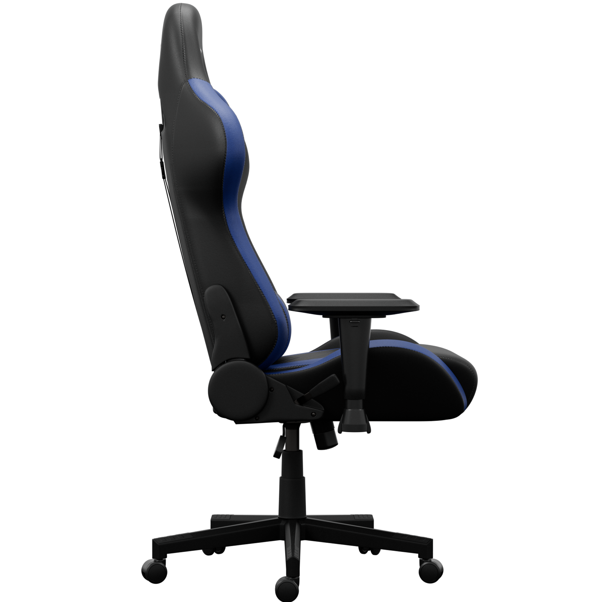 Vue latérale d'une chaise de jeu noire et bleue sur fond noir et blanc. Elle a des roues et des accoudoirs.