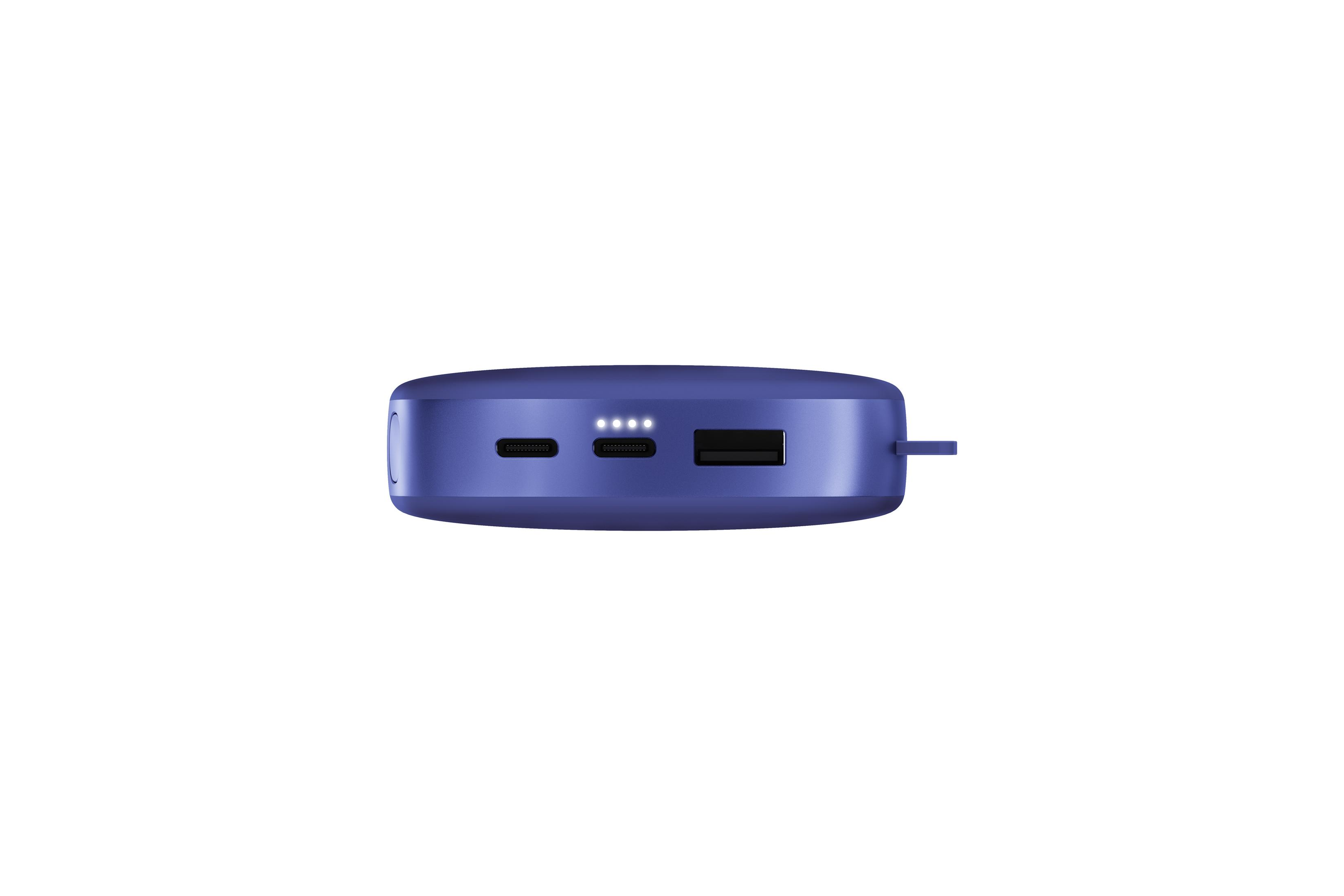 Un power bank blu con porta USB, porta USB-C e quattro spie luminose, su sfondo bianco.
