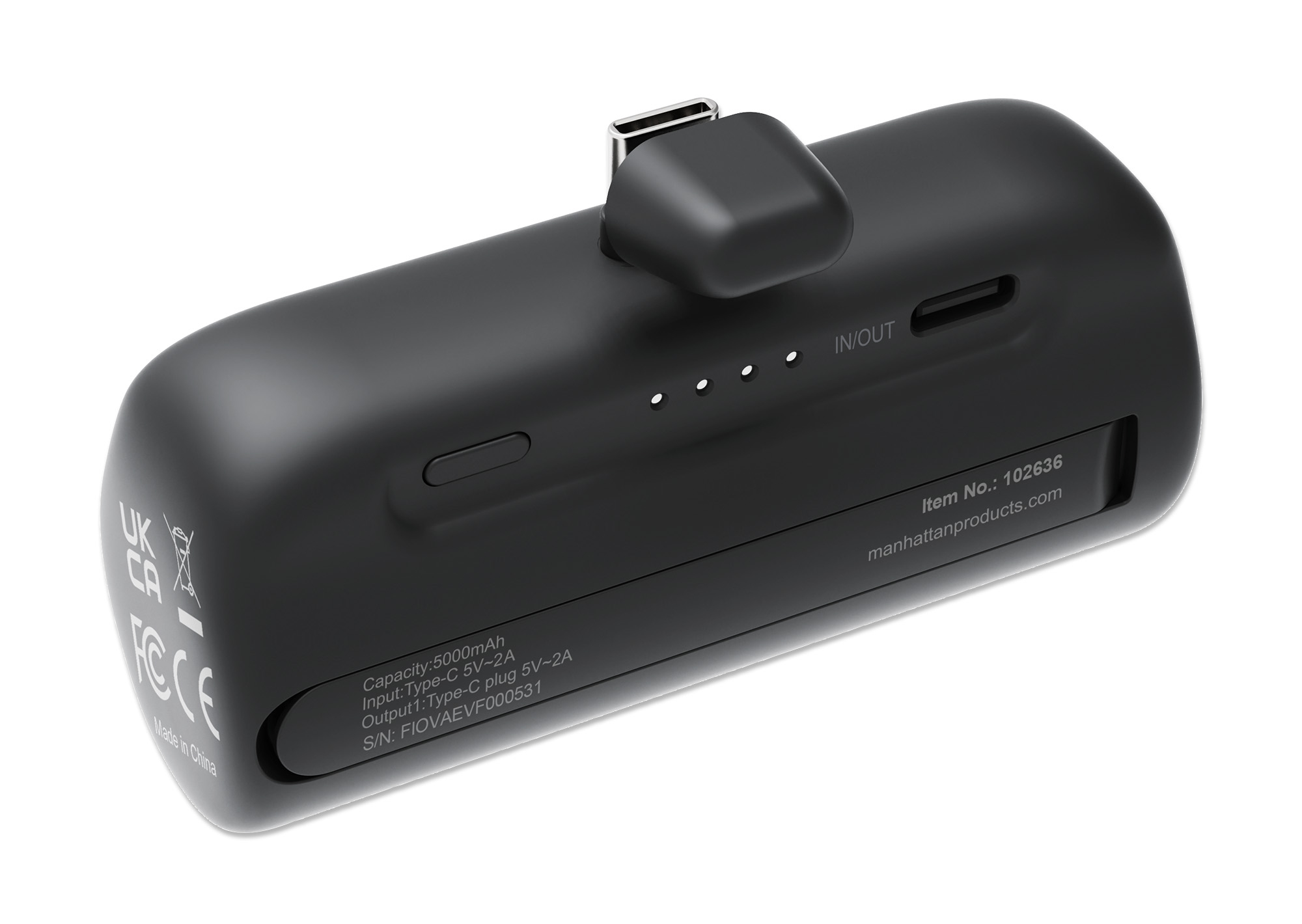 Power bank nera con porta USB-C, spie luminose ed etichetta delle specifiche. Ha un connettore USB-A retrattile.