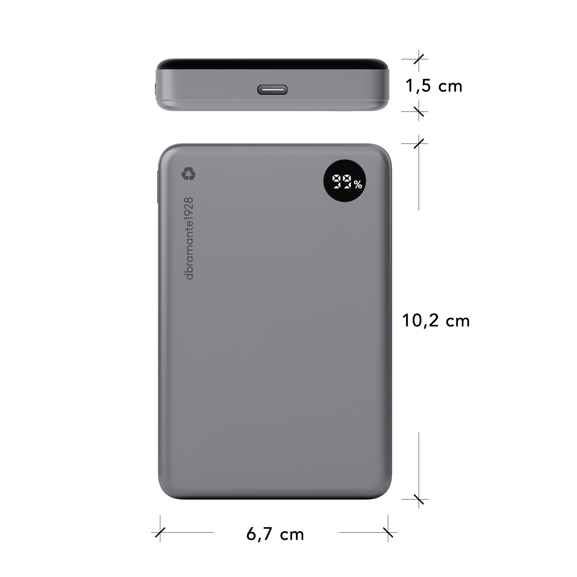 Un power bank grigio con misure. Mostra il 99% di carica. Ha una porta USB. Marchio: dbramante1928.