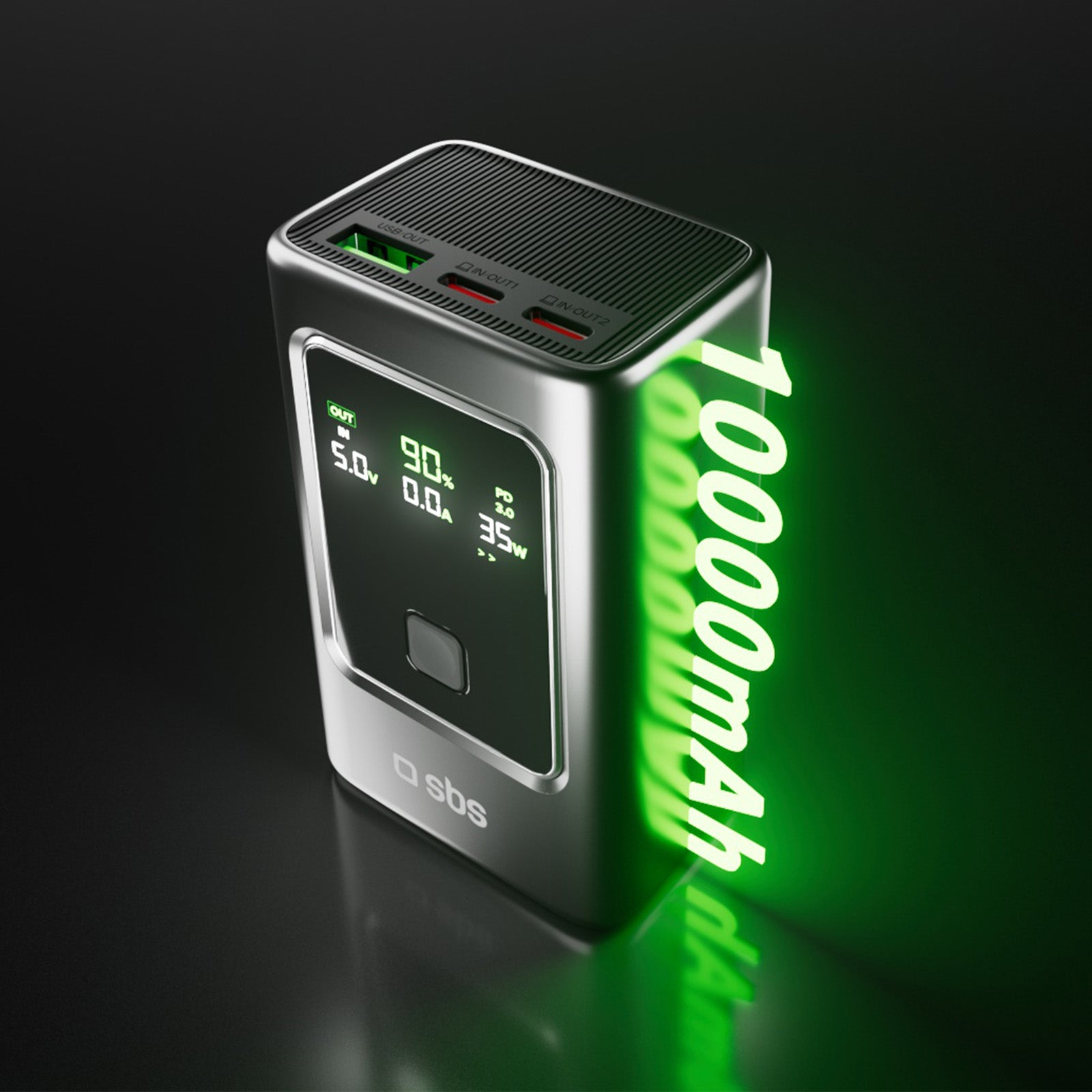 Srebrny power bank z wyświetlaczem pokazującym ładowanie. Zielona poświata mówi 10000mAh. Czarne tło.