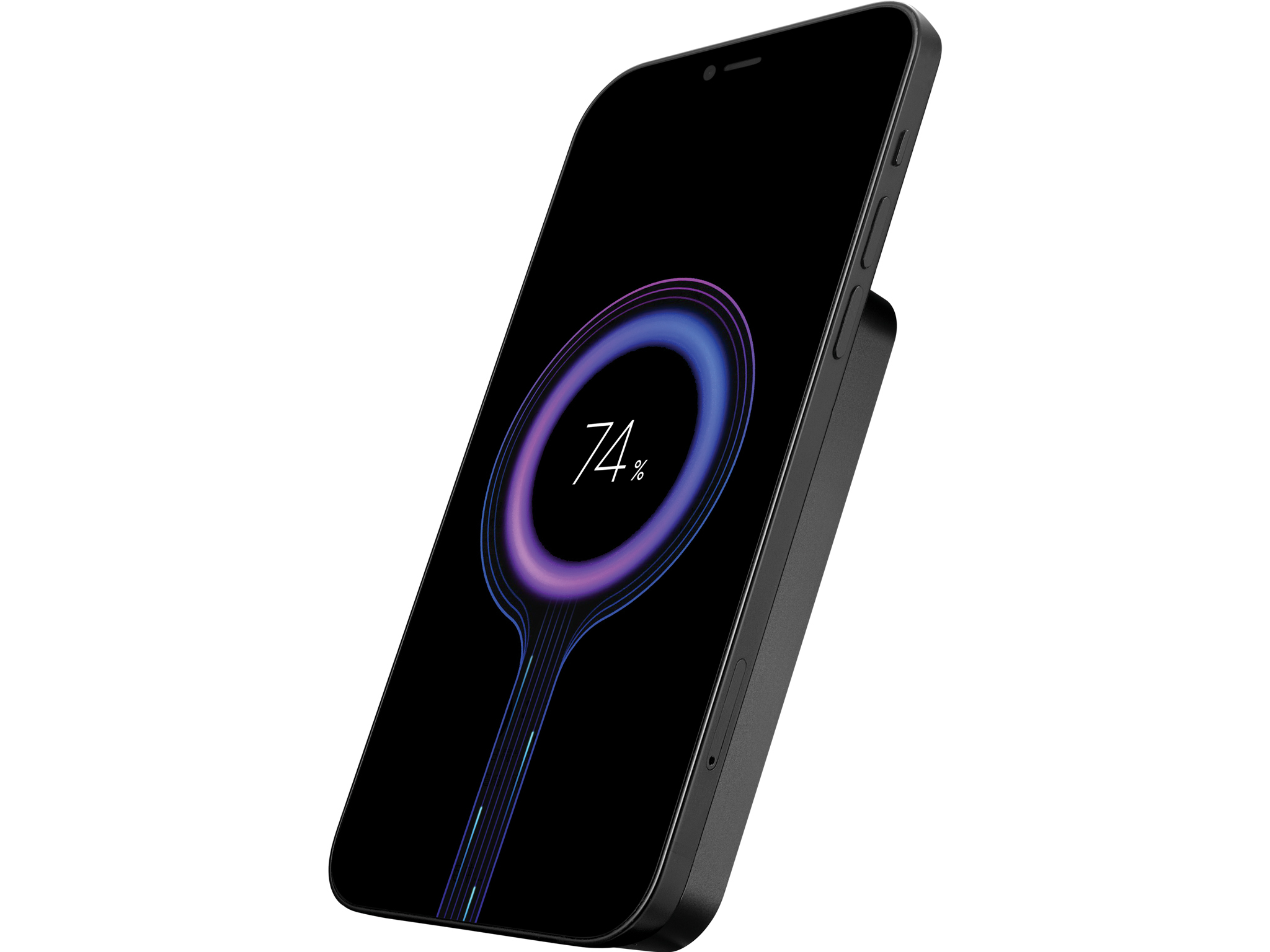 Smartphone nero su caricabatterie wireless. Lo schermo mostra il 74% di carica. Sfondo bianco.