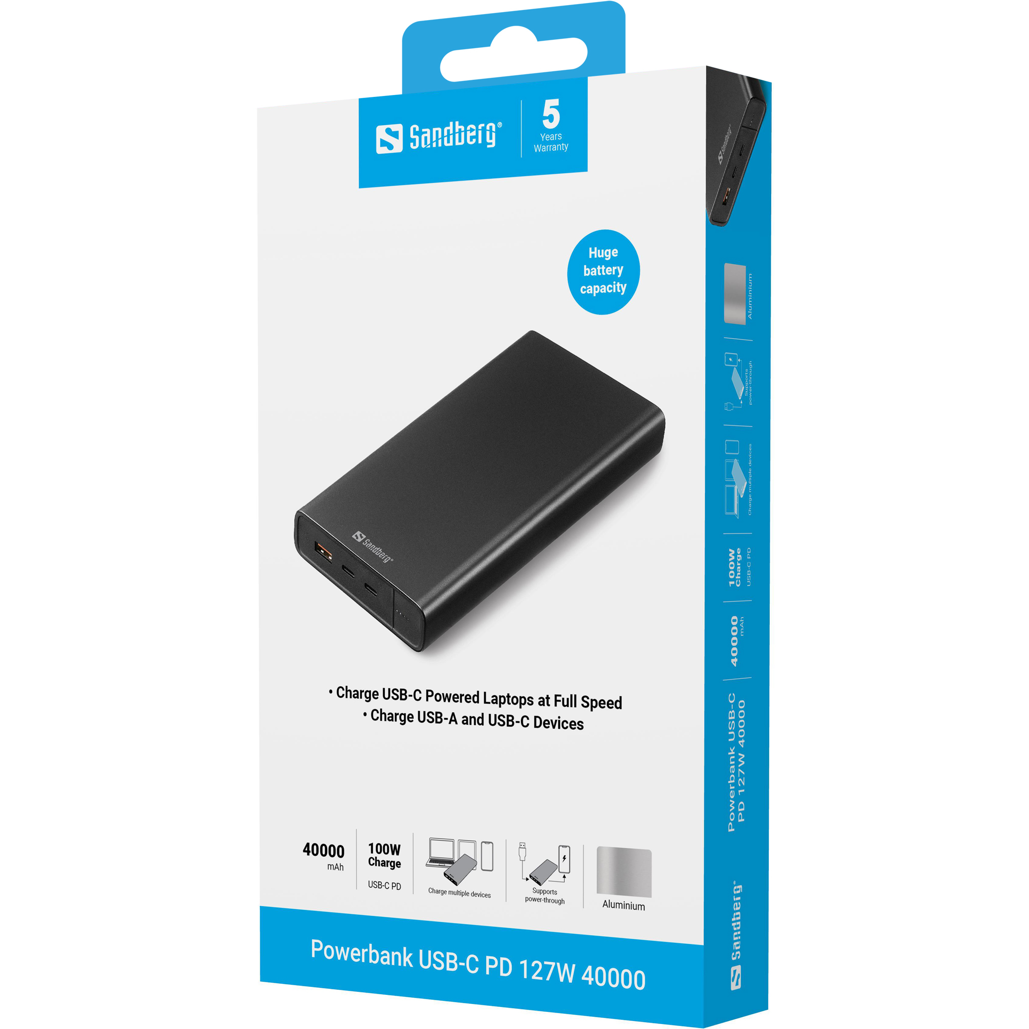 Un Powerbank Sandberg 127W 40000 mAh sulla sua confezione. È nero, rettangolare con porte USB, su sfondo bianco.