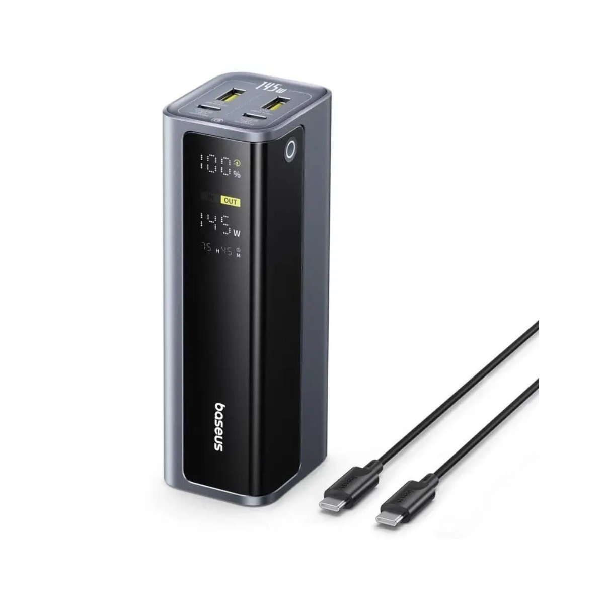 Un power bank Baseus nero e grigio con display digitale e due cavi di ricarica neri collegati.