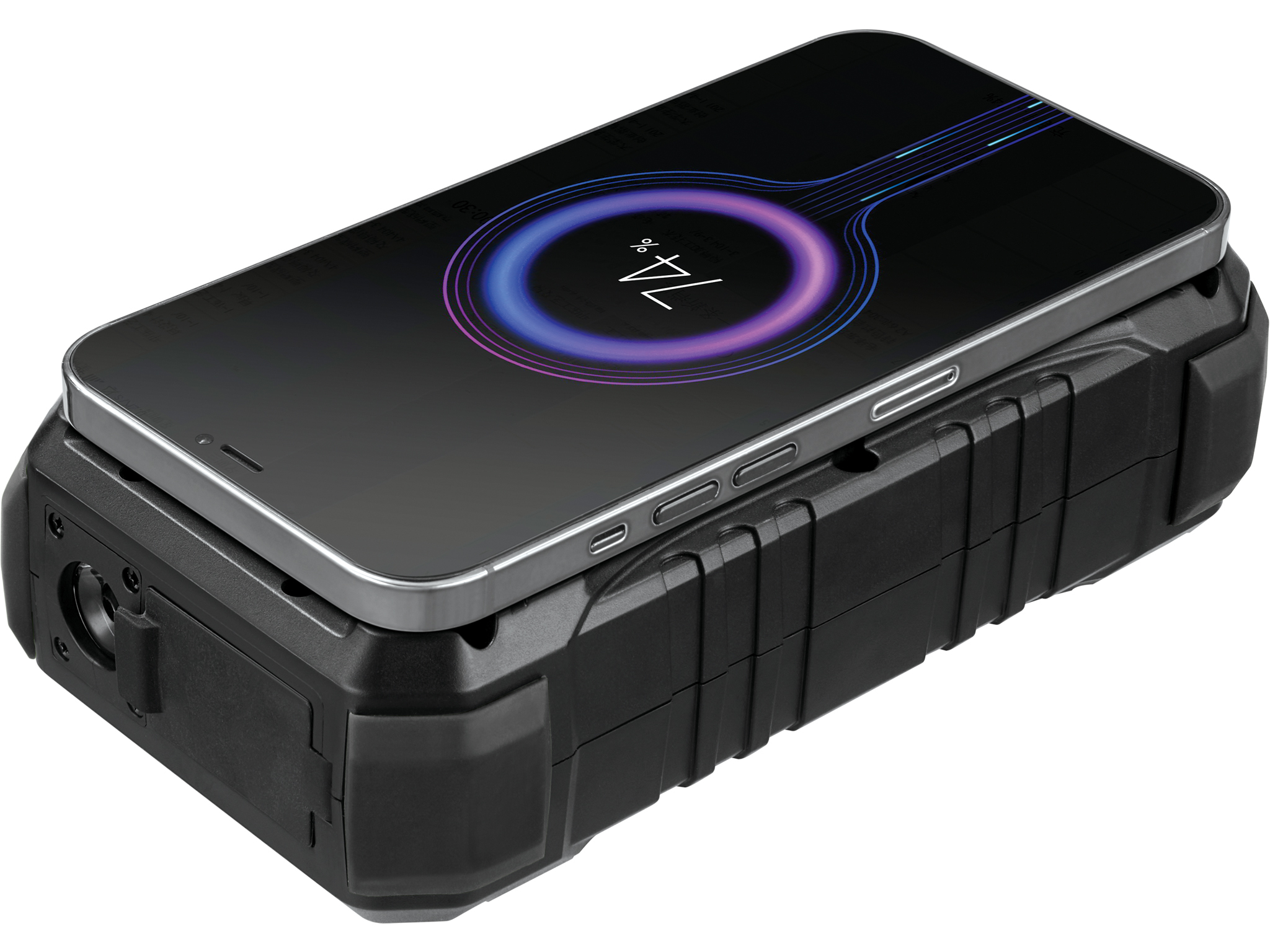 Uno smartphone in carica su un power bank nero. Lo schermo del telefono mostra il 74% di carica. Il power bank è nero e robusto.