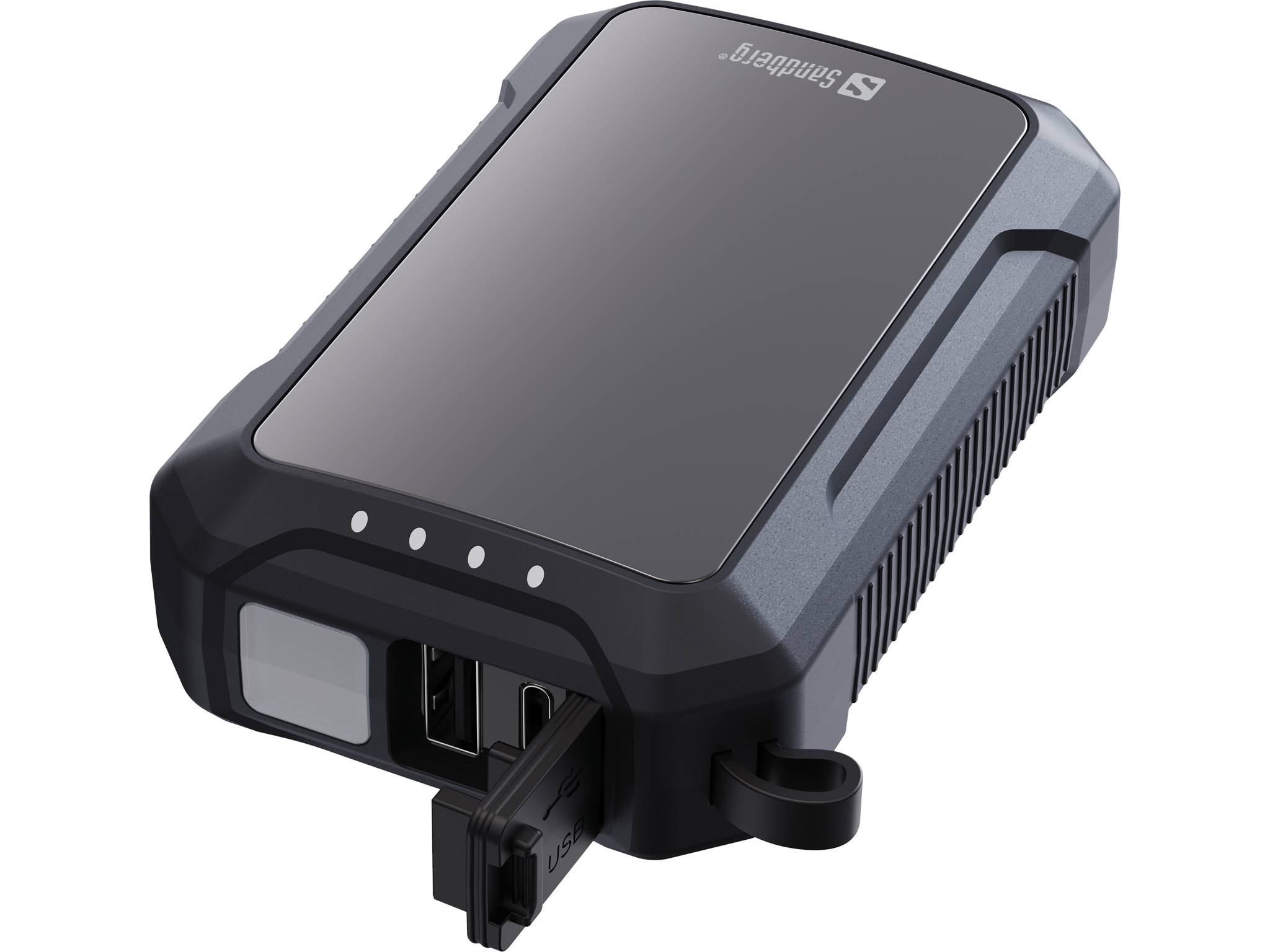 Een zwarte en grijze powerbank met een scherm en poorten. Een USB-poort is open. Het Sandberg-logo is zichtbaar.