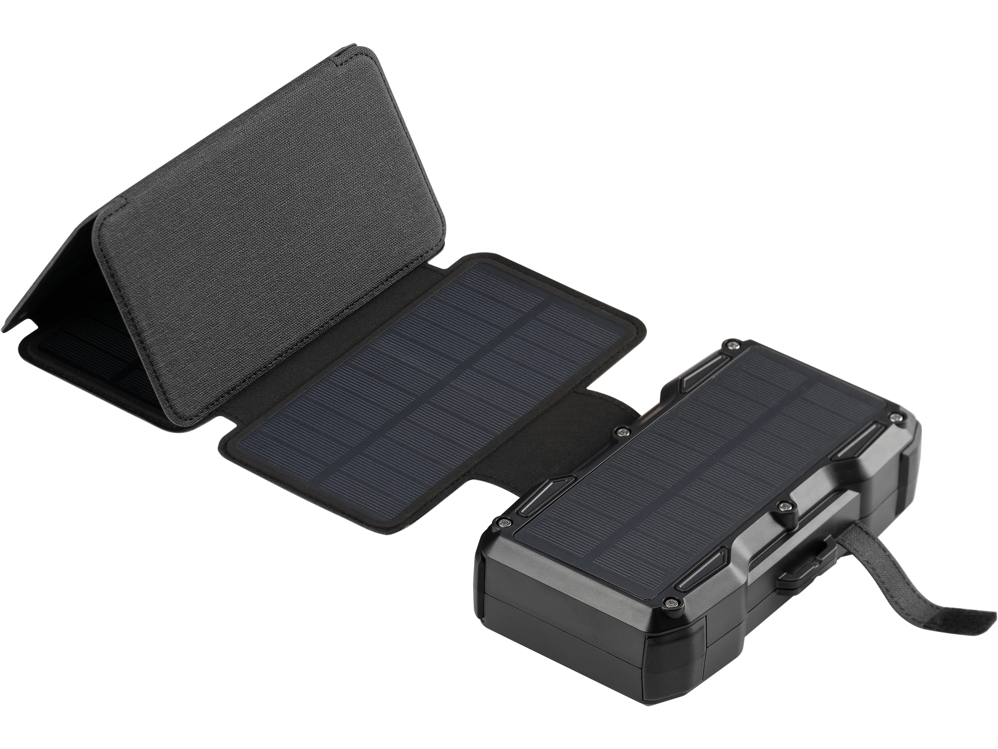 Zwarte zonne-oplader met drie panelen. Twee vouwen uit een hoes. De derde zit op het hoofdtoestel.