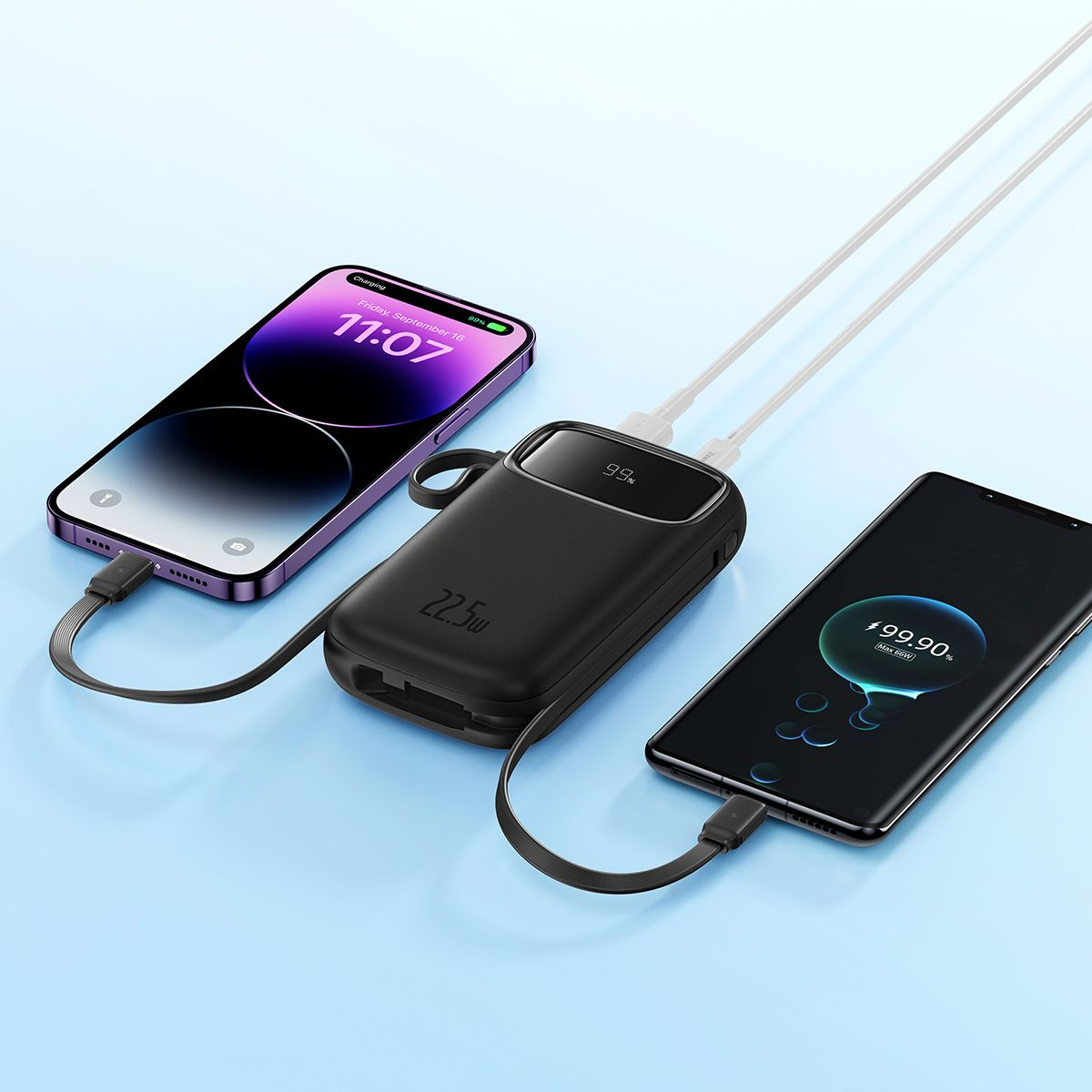 Tres teléfonos inteligentes cargando desde un banco de energía negro, dos conectados. Un teléfono muestra 11:07, otro muestra 99% de carga. Fondo azul.