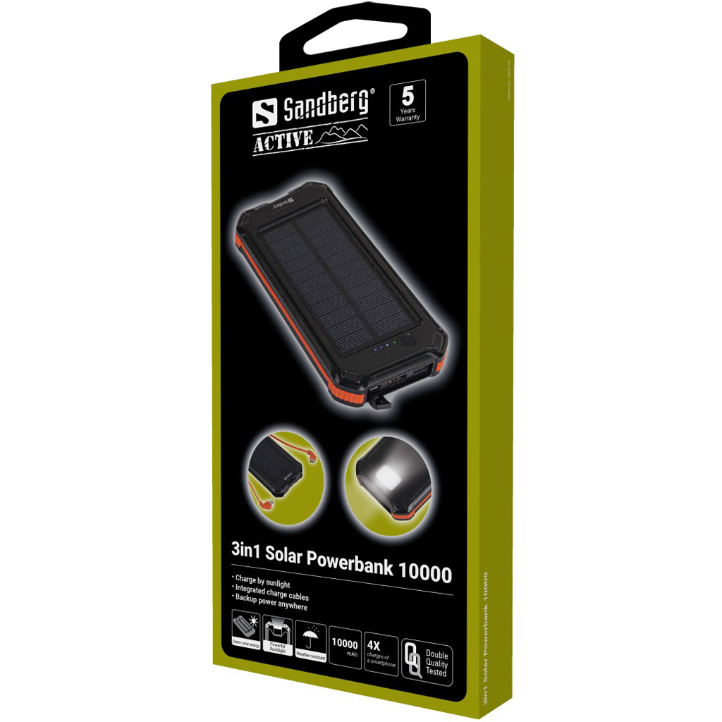 La scatola mostra un power bank solare 3 in 1. Ha un pannello solare nero e bordi arancioni. La scatola è verde con testo bianco.