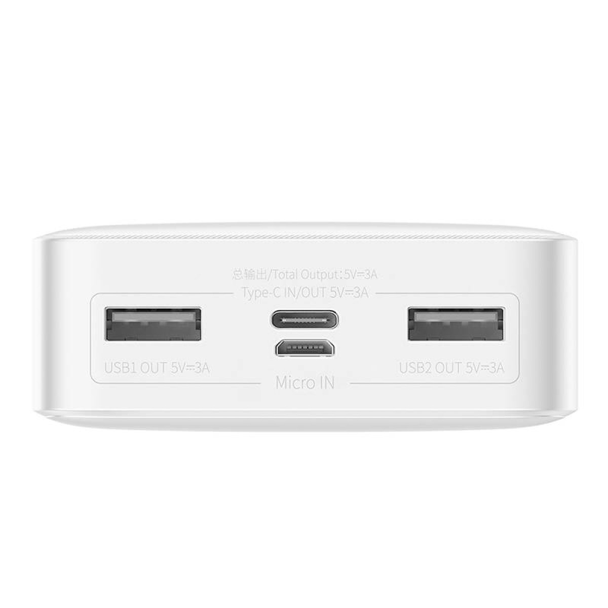 Power bank bianca con porte USB ed etichette di testo. Ha due uscite USB-A, una porta USB-C e un ingresso micro-USB, tutti etichettati.