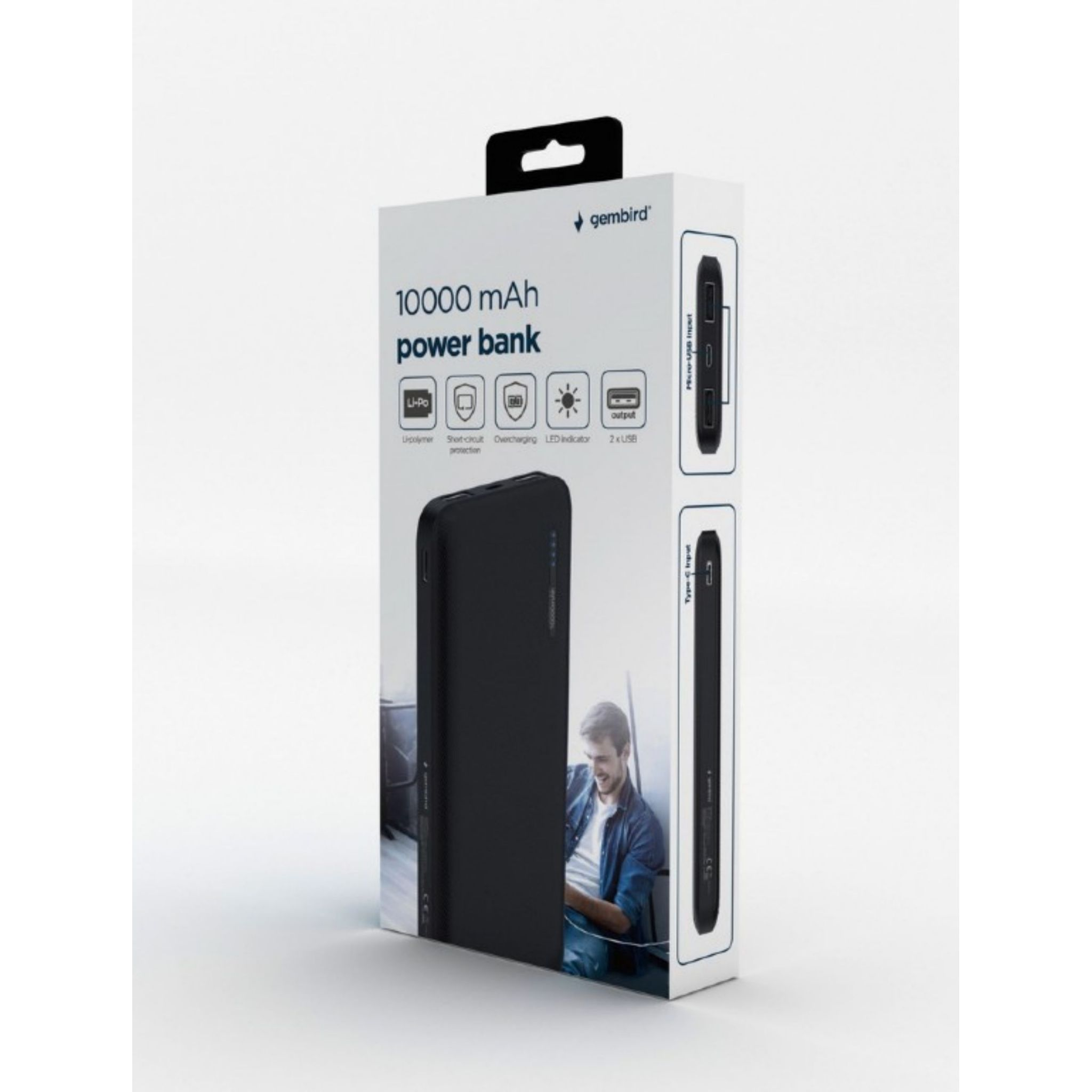 Power bank nera in scatola. Caratteristiche: 10000 mAh, Li-Po, protezione da cortocircuito. Ha indicatore LED e uscita 2xUSB.