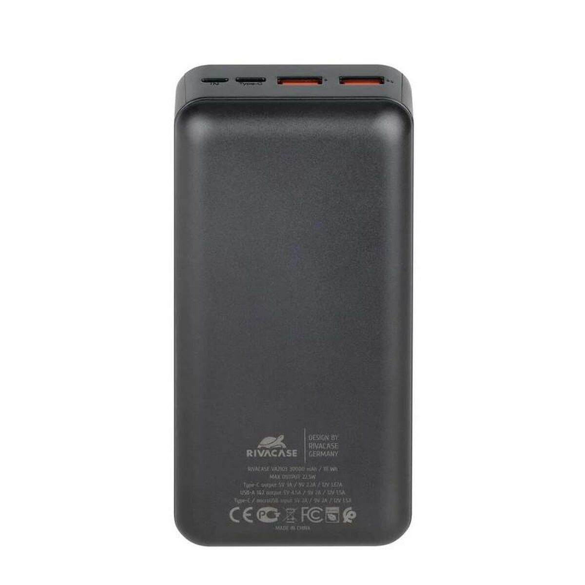 Un power bank Rivacase nero. La parte superiore ha porte con dettagli arancioni. Testo e logo visibili. Fatto in Cina.