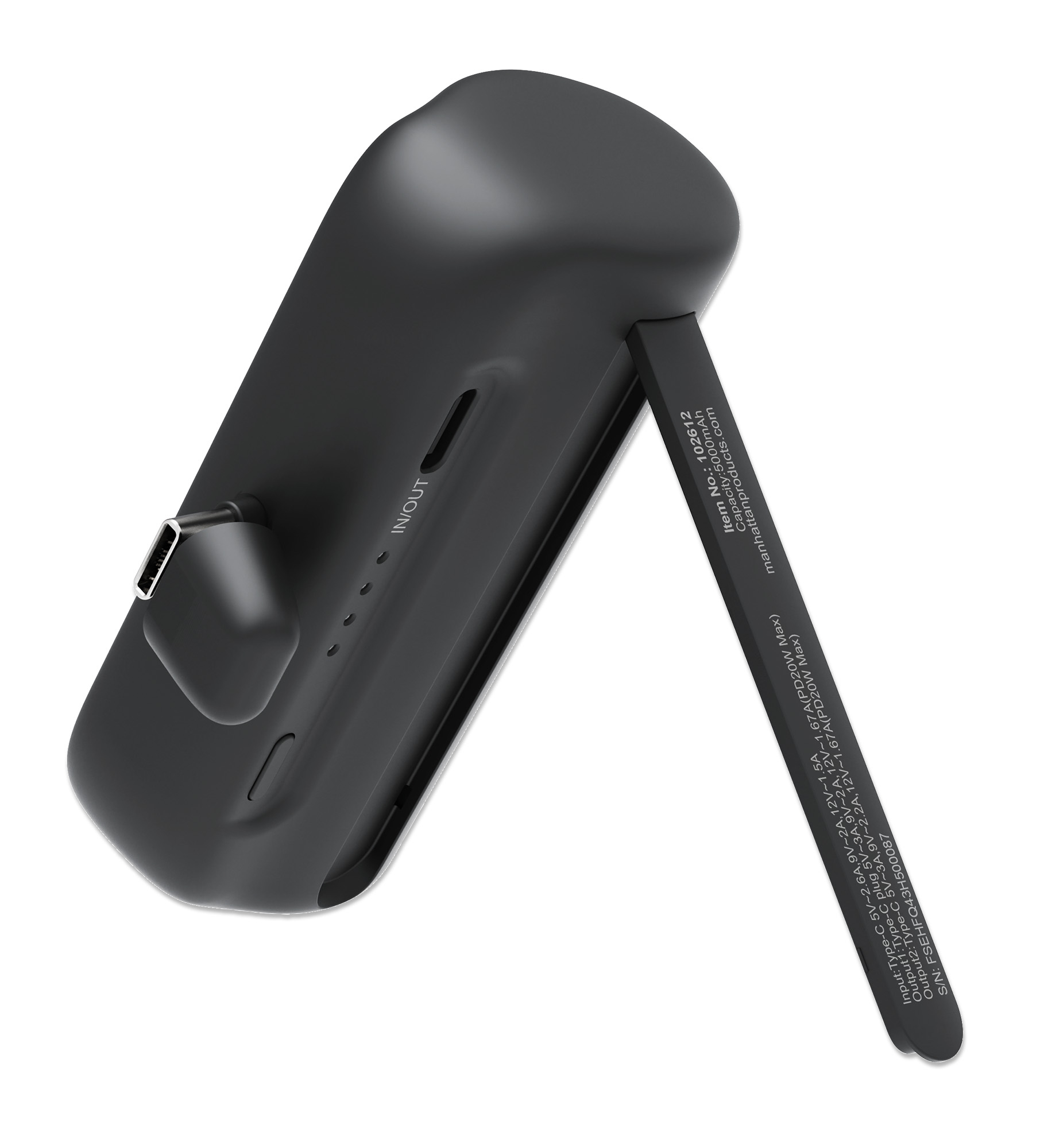 Un power bank nero con supporto. Ha una porta USB-C e informazioni stampate sul supporto.