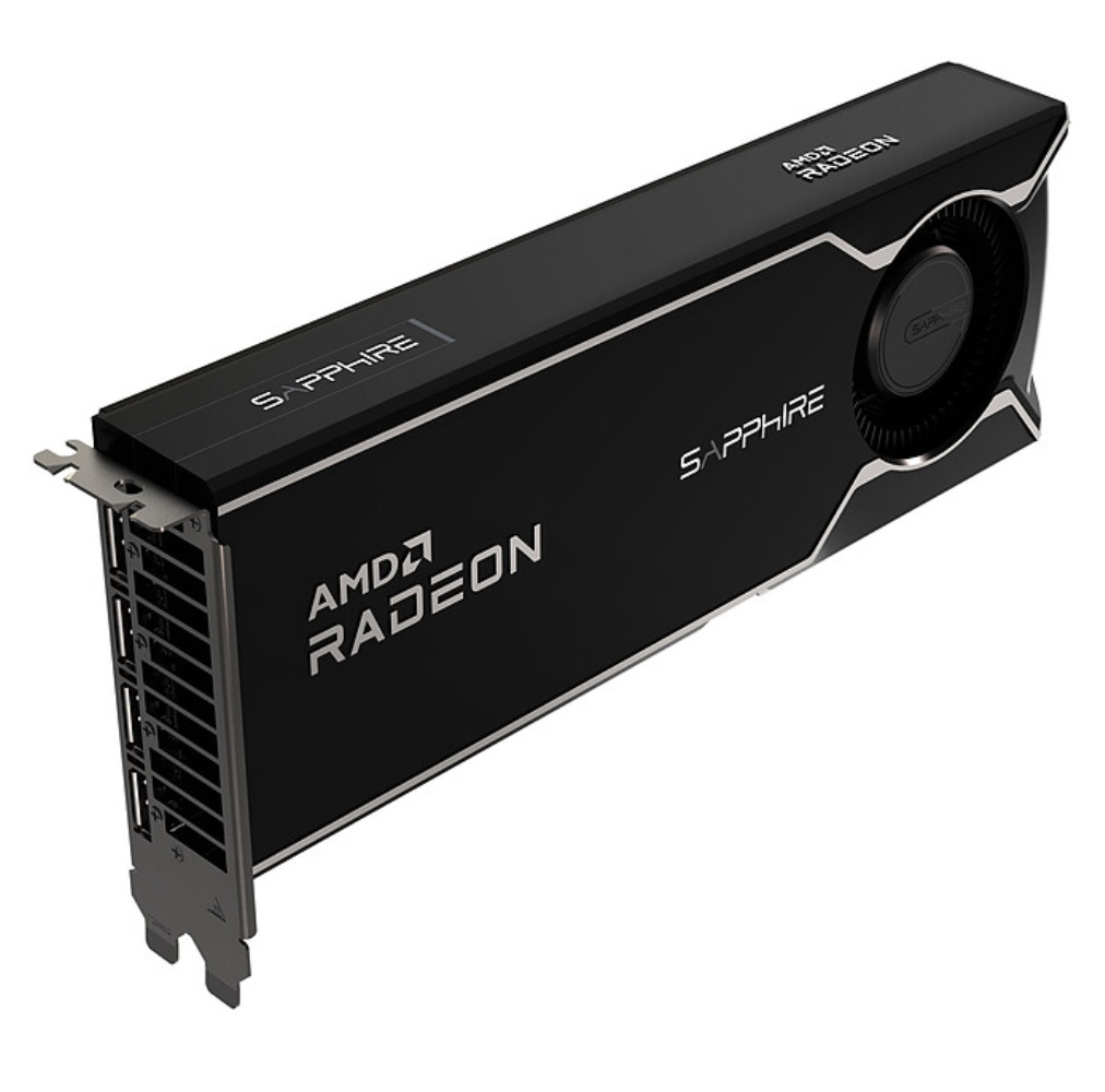 Czarna karta graficzna AMD Radeon Sapphire. Posiada wentylator, a nazwy marek są widoczne na biało. Karta jest ustawiona pod kątem.