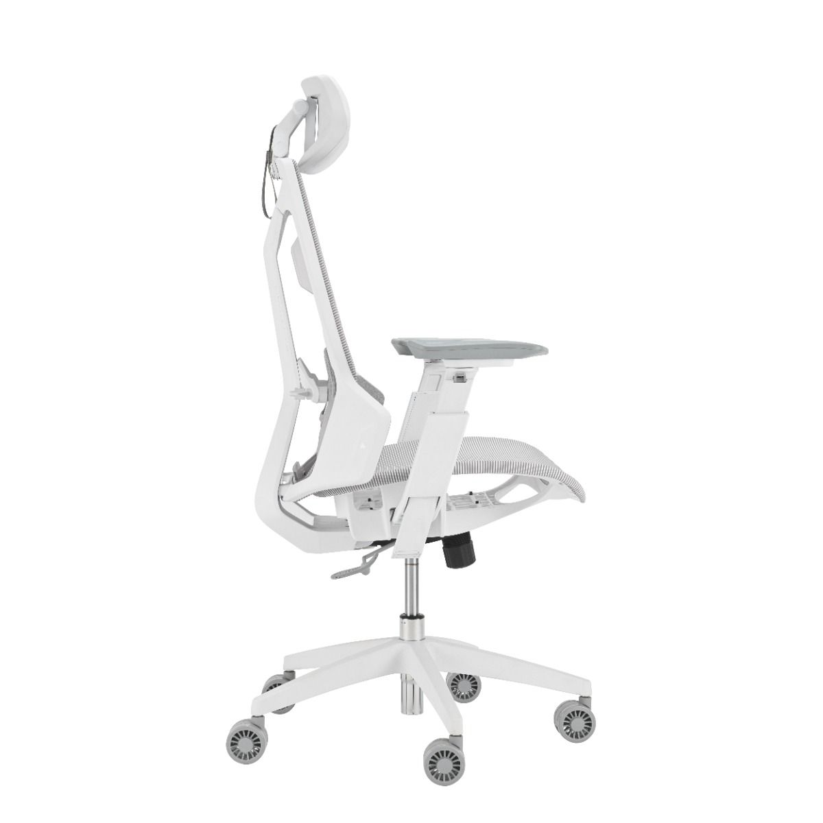 Una sedia da ufficio ergonomica bianca con poggiatesta, schienale e seduta grigia. Ha cinque ruote e si trova su sfondo bianco.