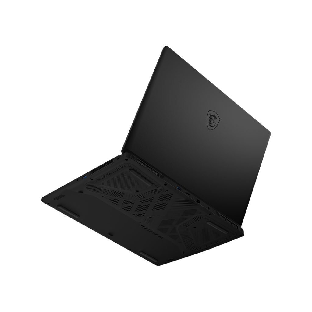 Un laptop nero è aperto ad angolo. Il lato inferiore mostra le prese d'aria. La parte superiore ha un logo.