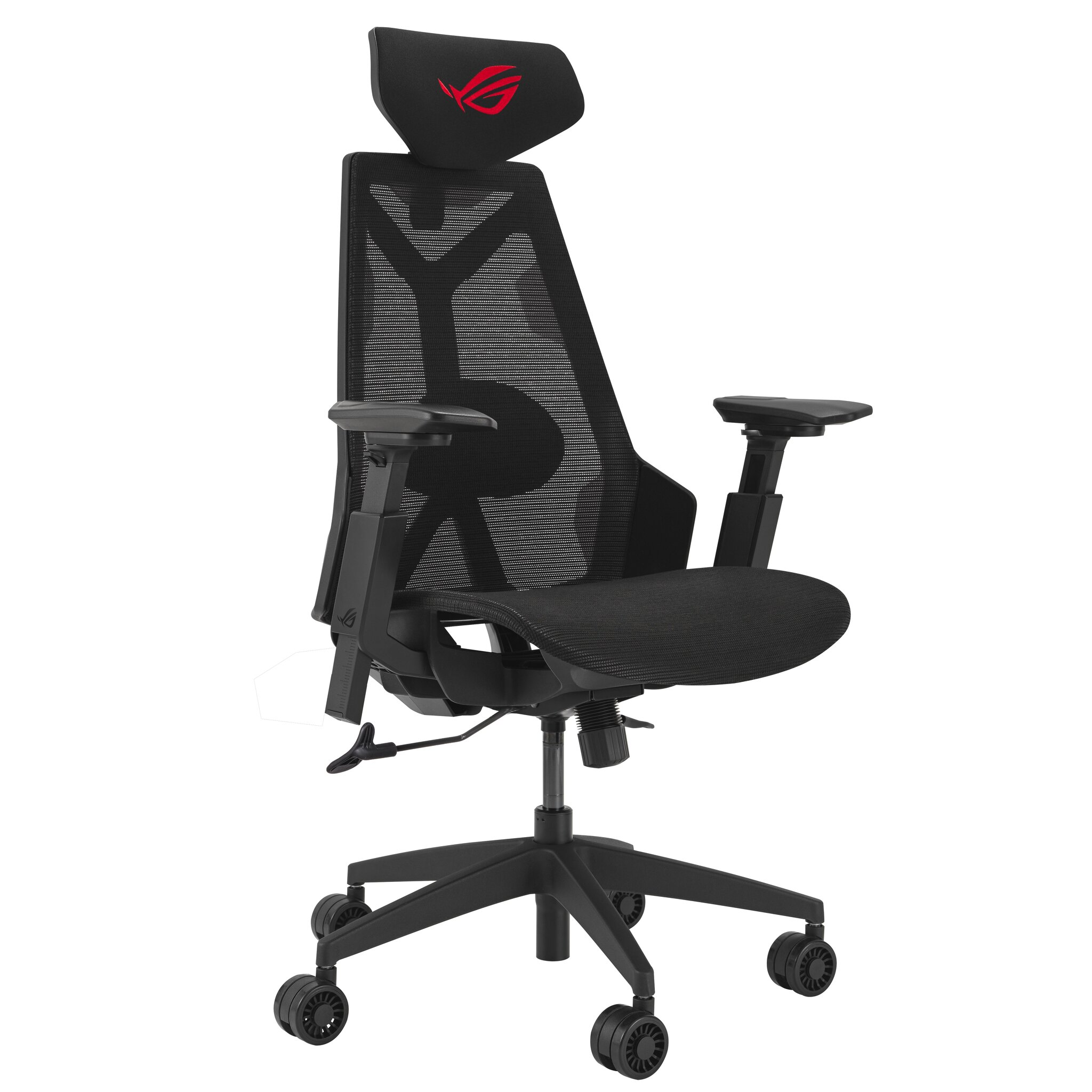 Sedia da gaming nera con poggiatesta e logo rosso. Schienale in rete, braccioli e base a cinque stelle con ruote. Isolato su bianco.