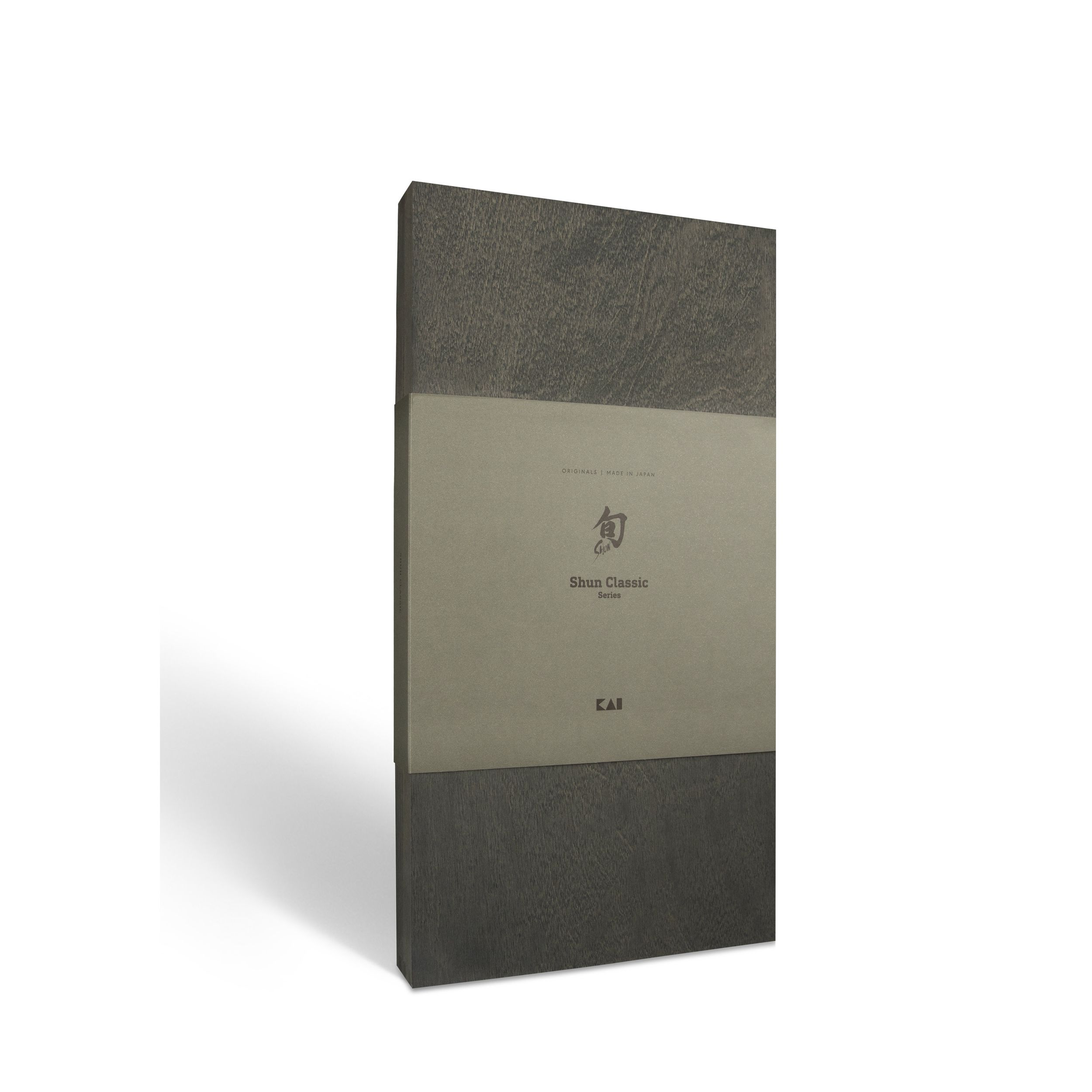 Eine Messerbox, dunkelbraun und beige, mit den Worten 'Shun Classic Series' und einem japanischen Symbol.