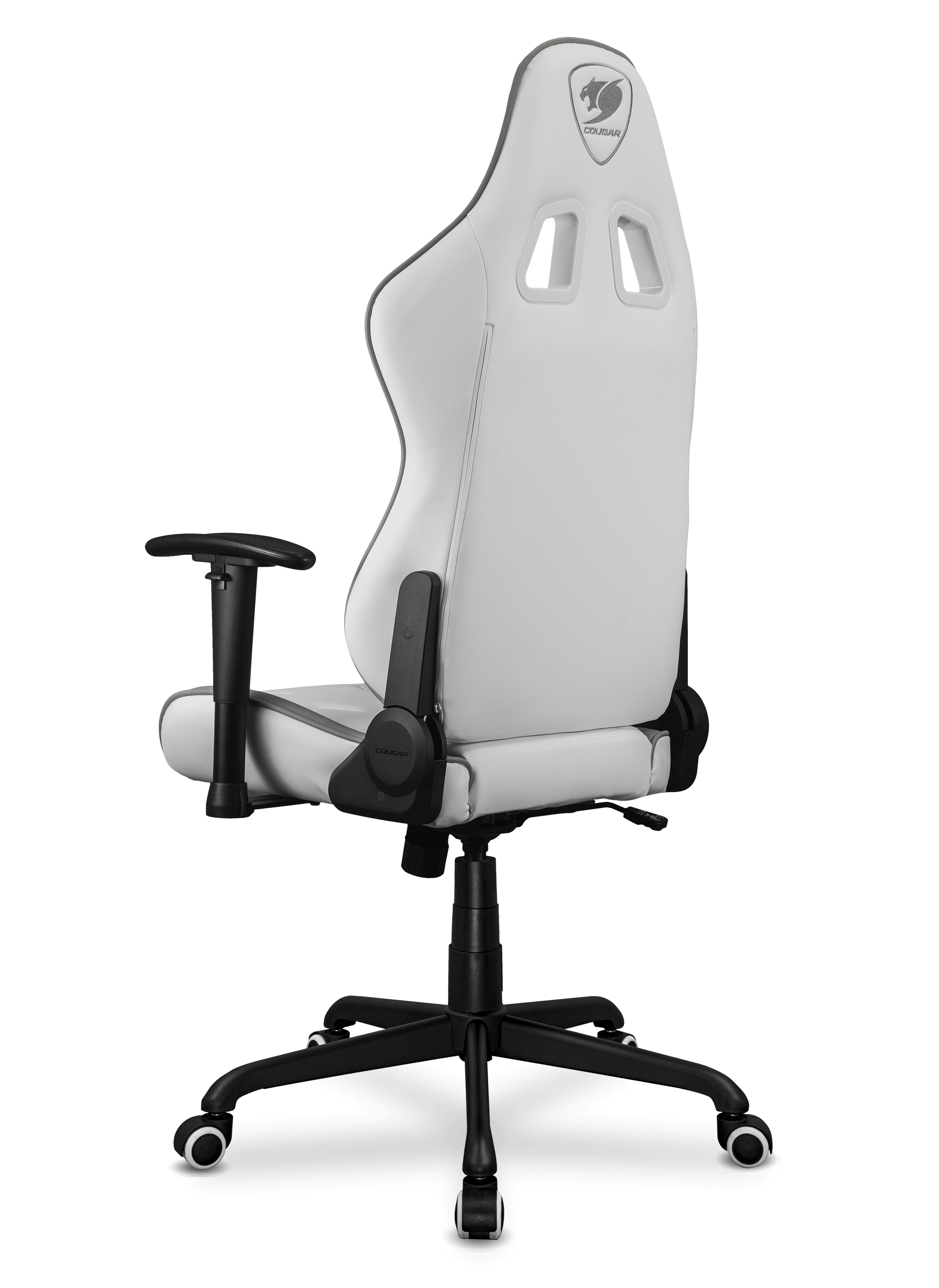 Una sedia da gaming bianca e nera su sfondo nero. Ha il logo Cougar sul poggiatesta.
