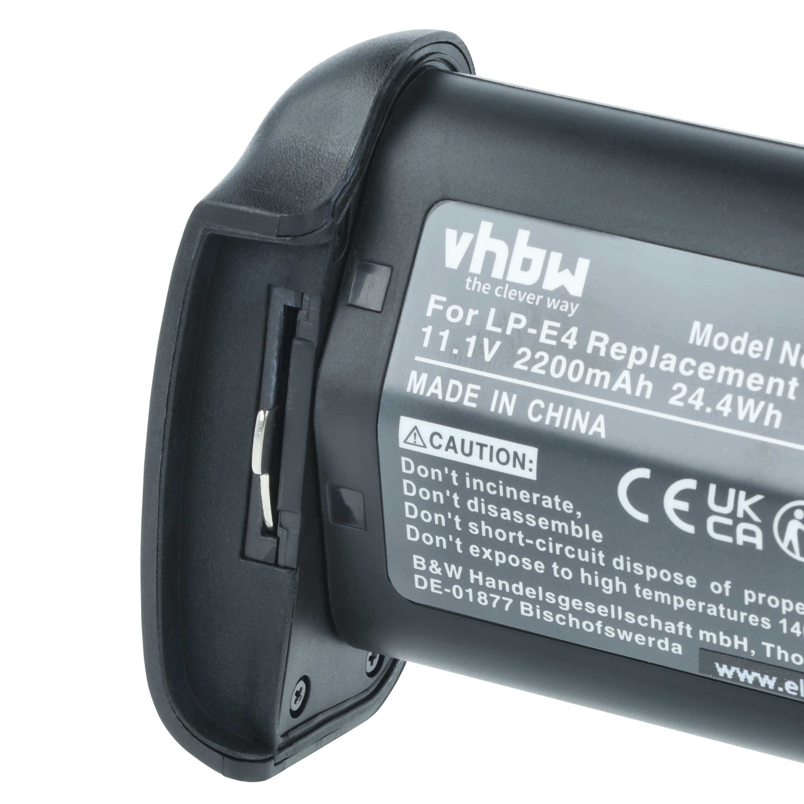 Schwarzer Akku mit weißem Text, einschließlich Warnhinweisen und Markenlogo. Hergestellt in China.