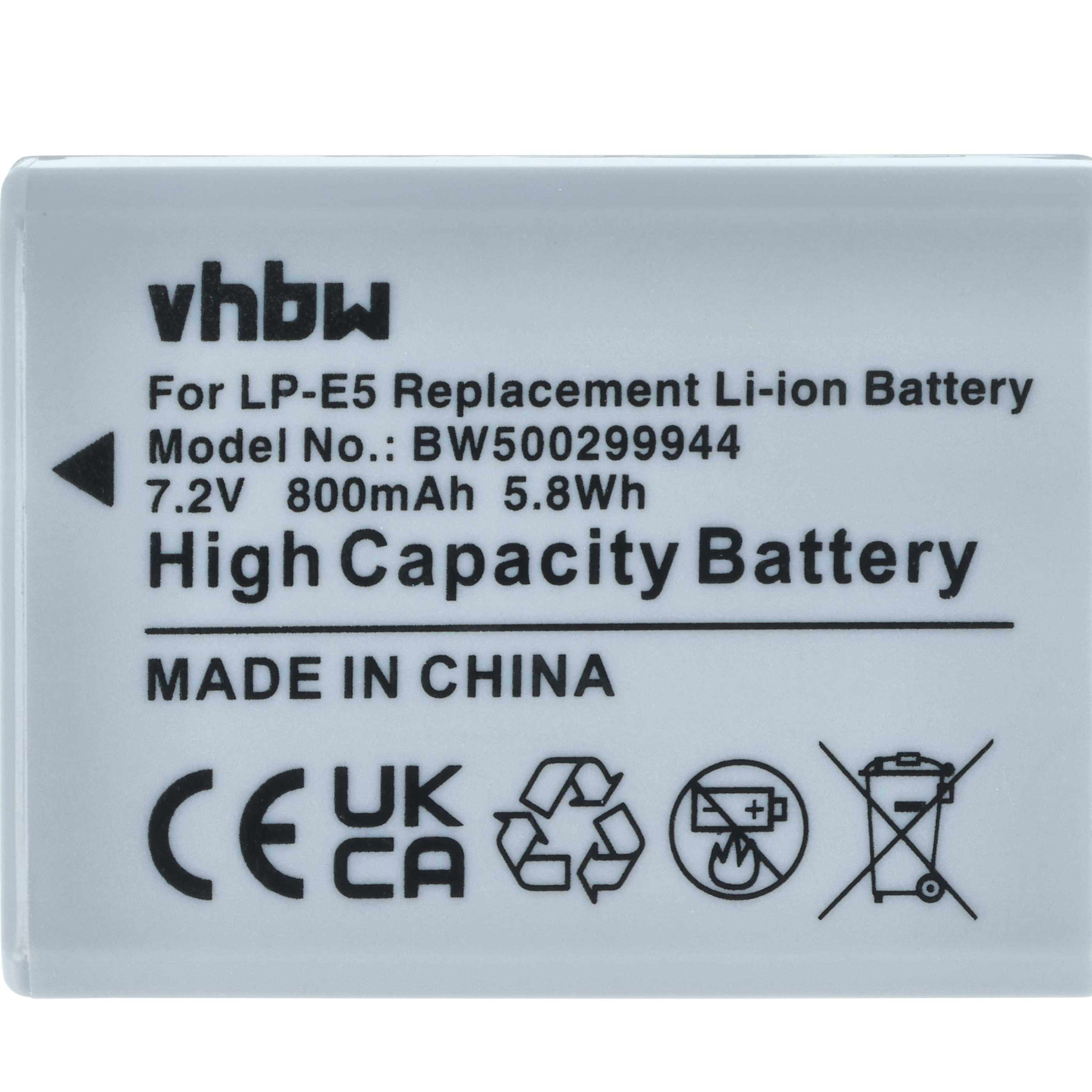 Ein weißer Akku mit schwarzem Text. Er trägt die Aufschrift vhbw, High Capacity Battery und hat Symbole.