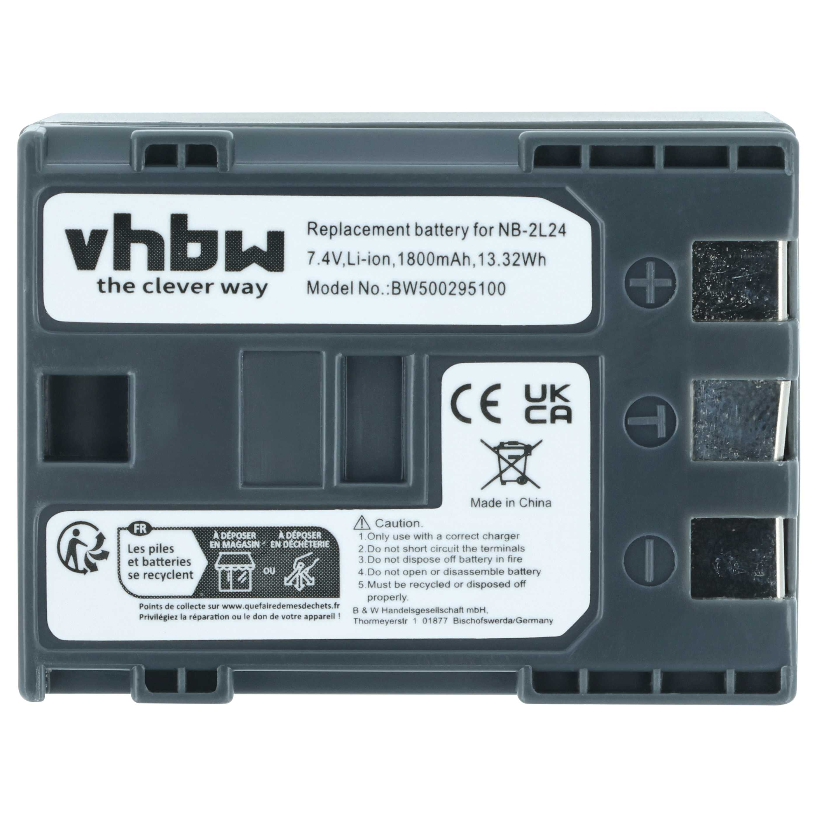 Graue Batterie mit weißem Text. Sie hat ein Recyclingsymbol und verschiedene Sicherheitshinweise aufgedruckt.