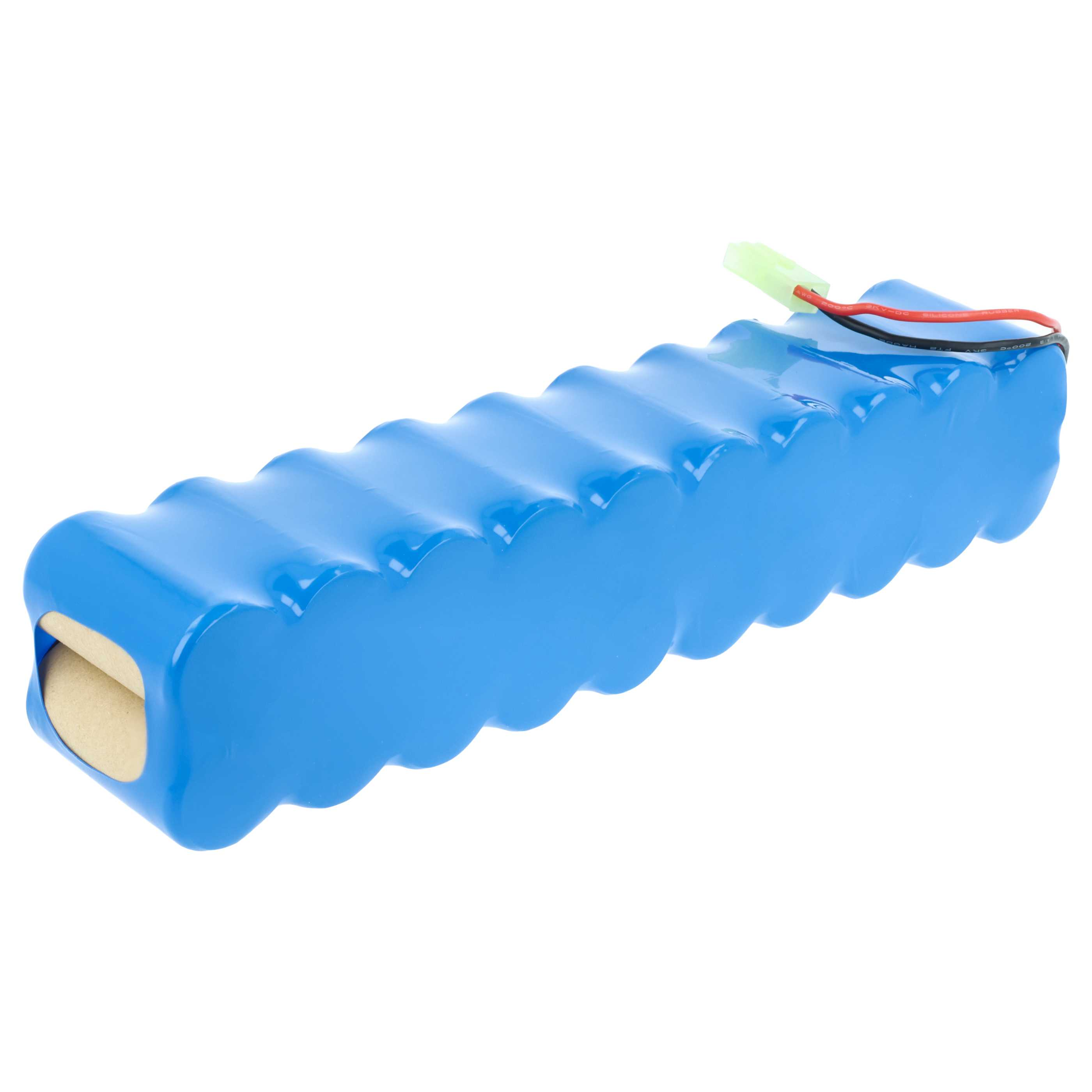 Ein blaues Batteriepack mit grünem Stecker und Drähten auf weißem Hintergrund.
