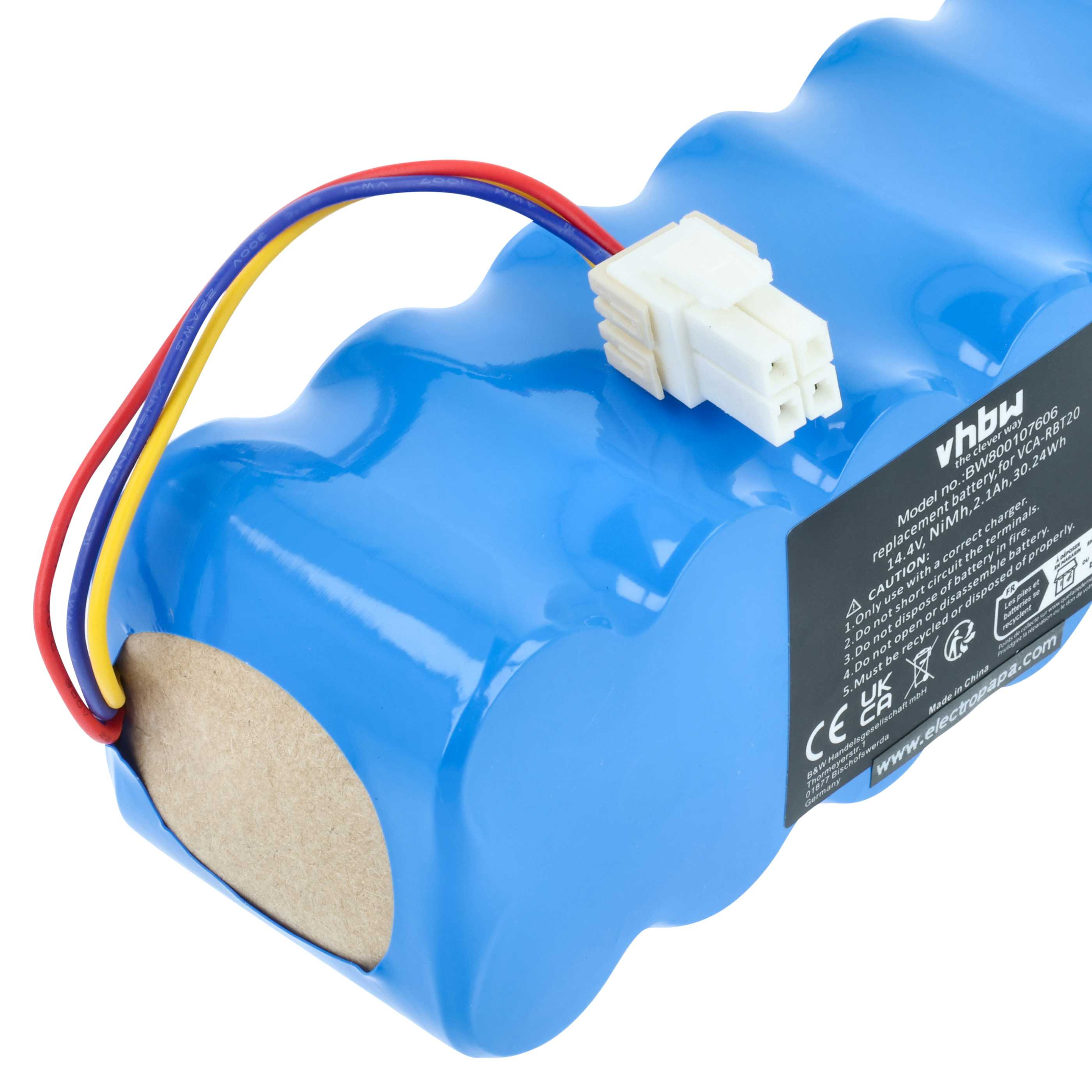 Ein blauer Akkupack mit weißem Stecker und farbigen Drähten. Auf der Seite befindet sich ein Etikett mit Text.