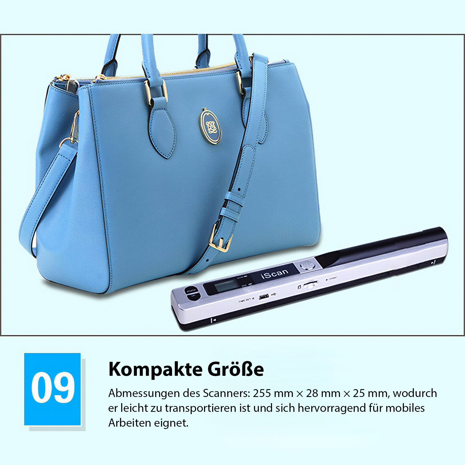 Hellblaue Handtasche mit Schulterriemen und silberner Scanner auf hellblauem Hintergrund.