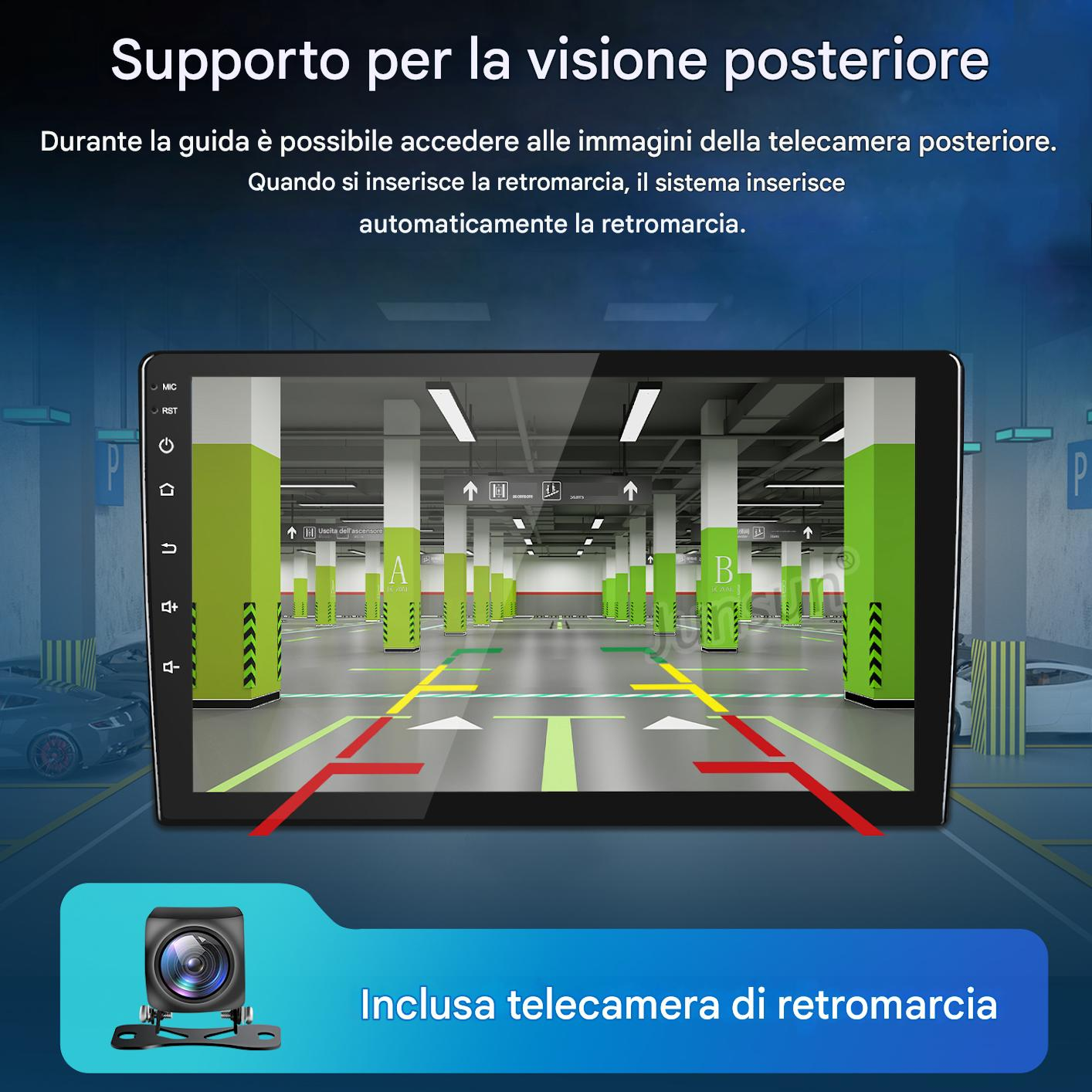 Lo schermo di un'auto mostra una vista del parcheggio con linee. Una telecamera di retromarcia è in basso e testo italiano in alto.