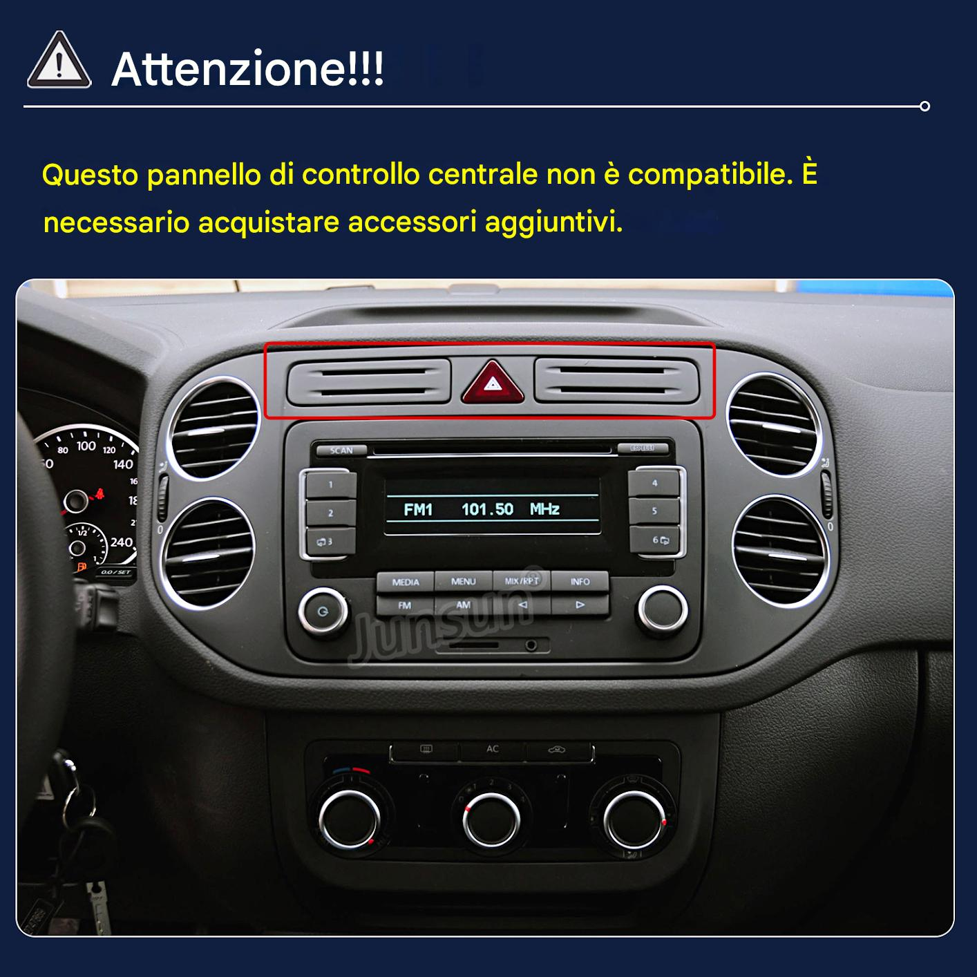 Cruscotto auto con radio, comandi AC e triangolo di segnalazione. Visibili anche tachimetro e altri comandi.