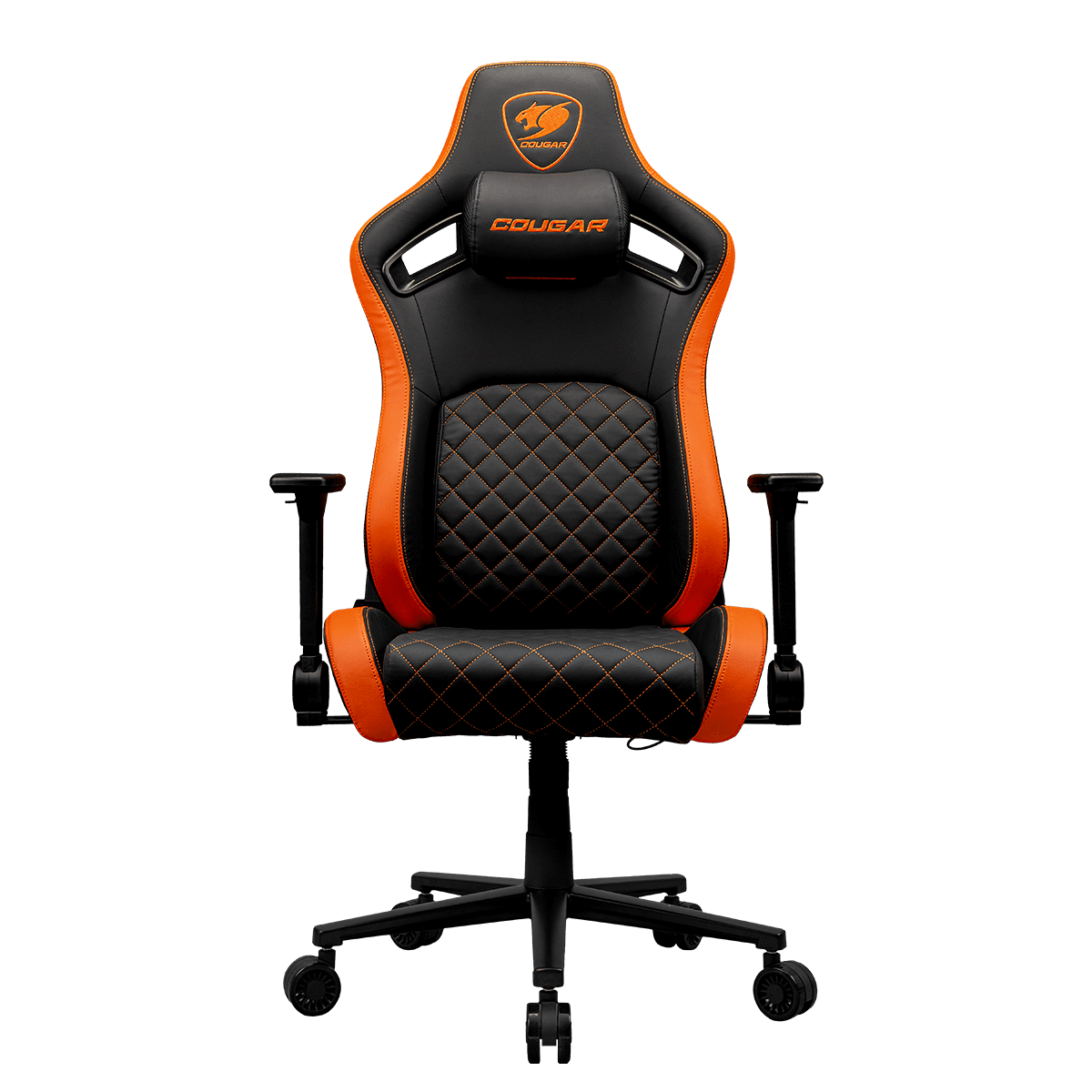 Sedia da gaming. Nera e arancione. Motivo a diamante. Logo Cougar sul poggiatesta. Sfondo nero. Braccioli visibili. Ruote sulla base.