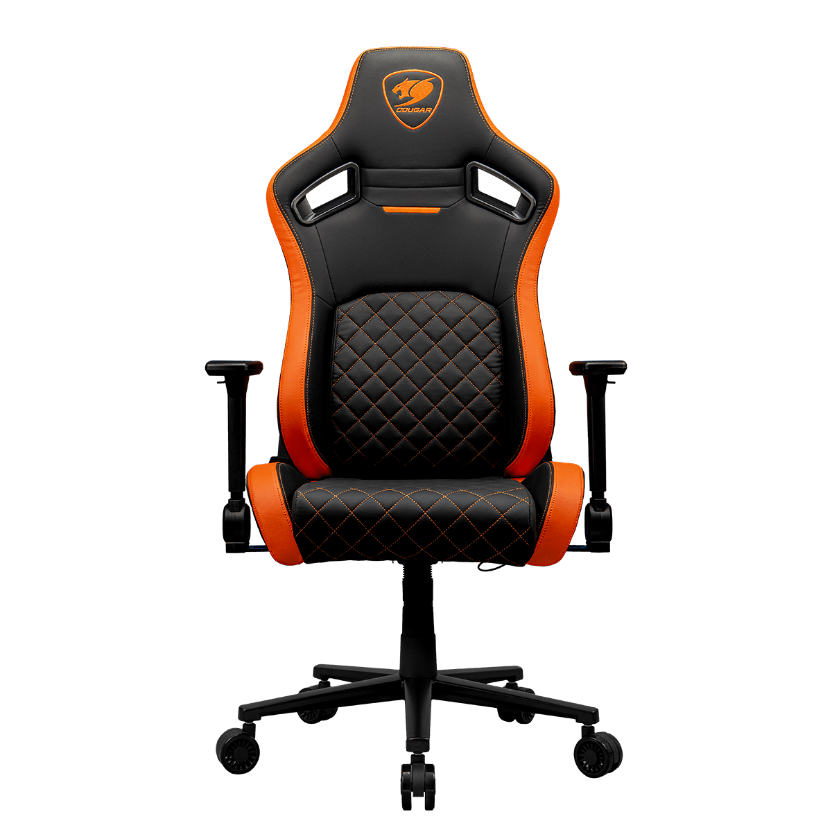 Una sedia da gaming Cougar nera e arancione. La sedia ha una seduta trapuntata a rombi, dettagli arancioni e il logo Cougar.