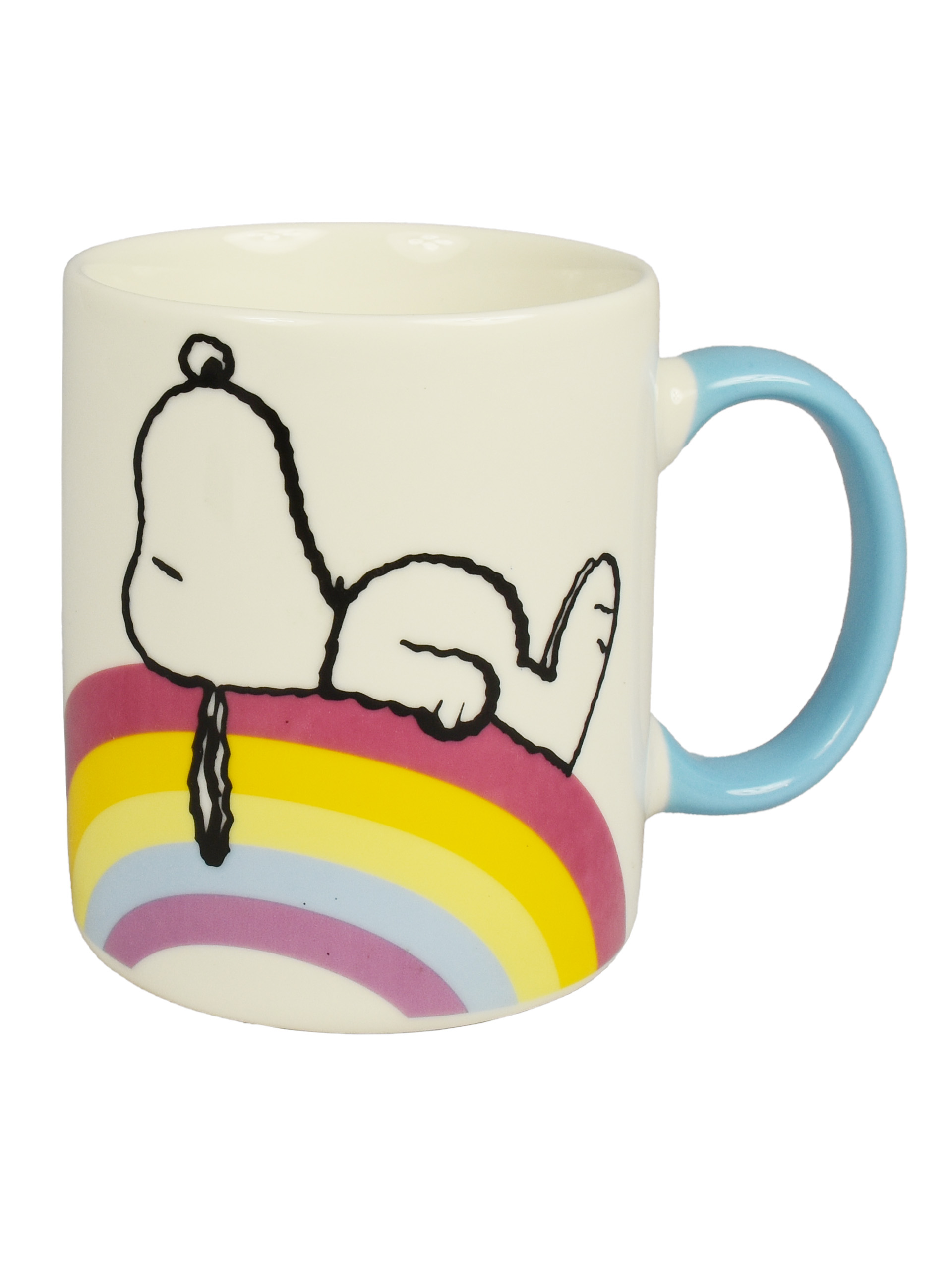 Eine weiße Tasse mit Snoopy, der sich auf einem Regenbogen ausruht. Der Griff ist hellblau.