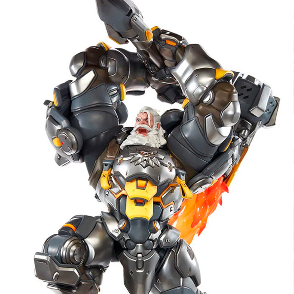 Figur eines Mannes in Rüstung, der einen Arm hebt. Er hat einen weißen Bart und einen strengen Blick. Orange Flammen sind sichtbar.