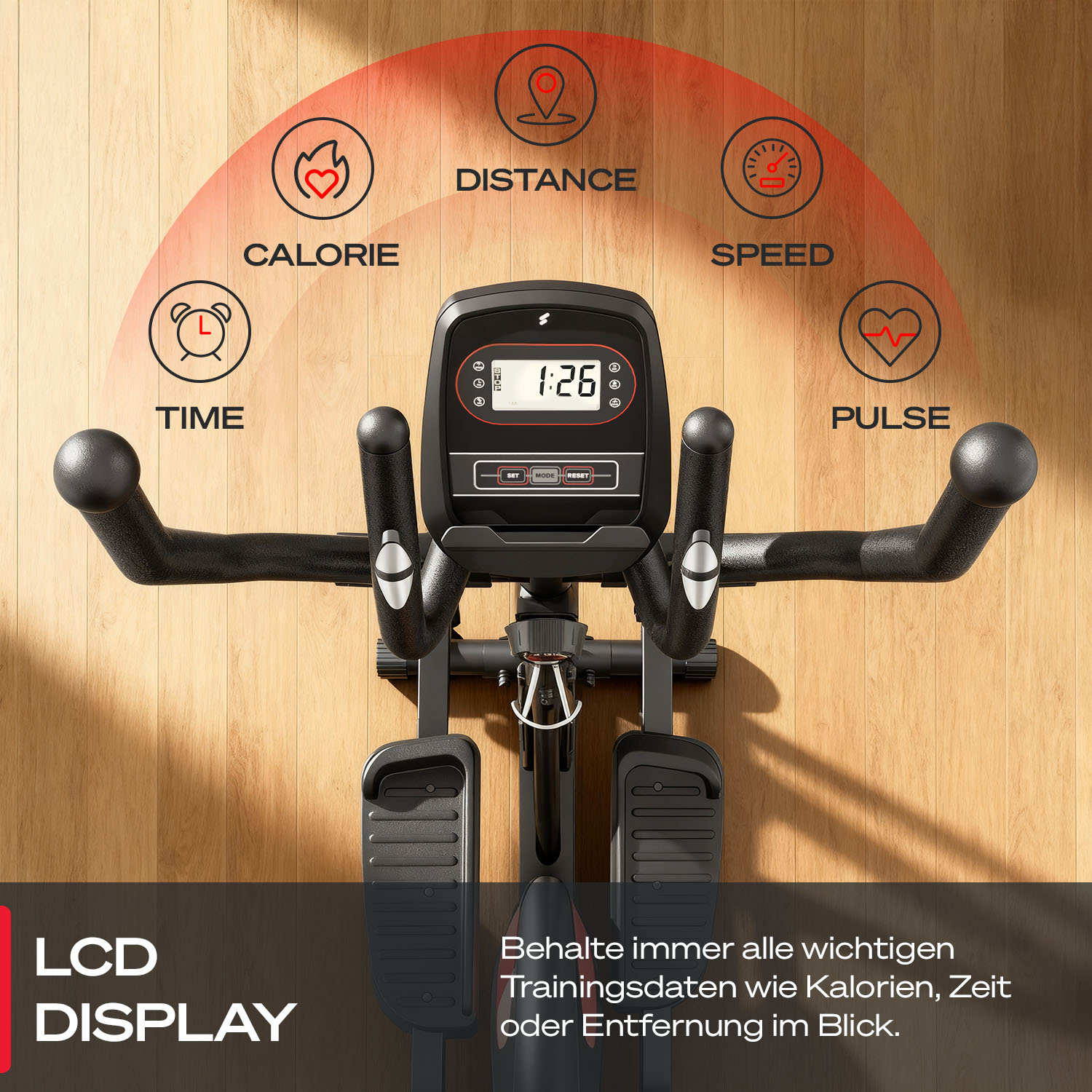 Ein Trainingsfahrrad zeigt Zeit, Distanz, Geschwindigkeit, Kalorien und Puls an. Es hat schwarze Griffe und Pedale, mit Holzfußboden im Hintergrund.