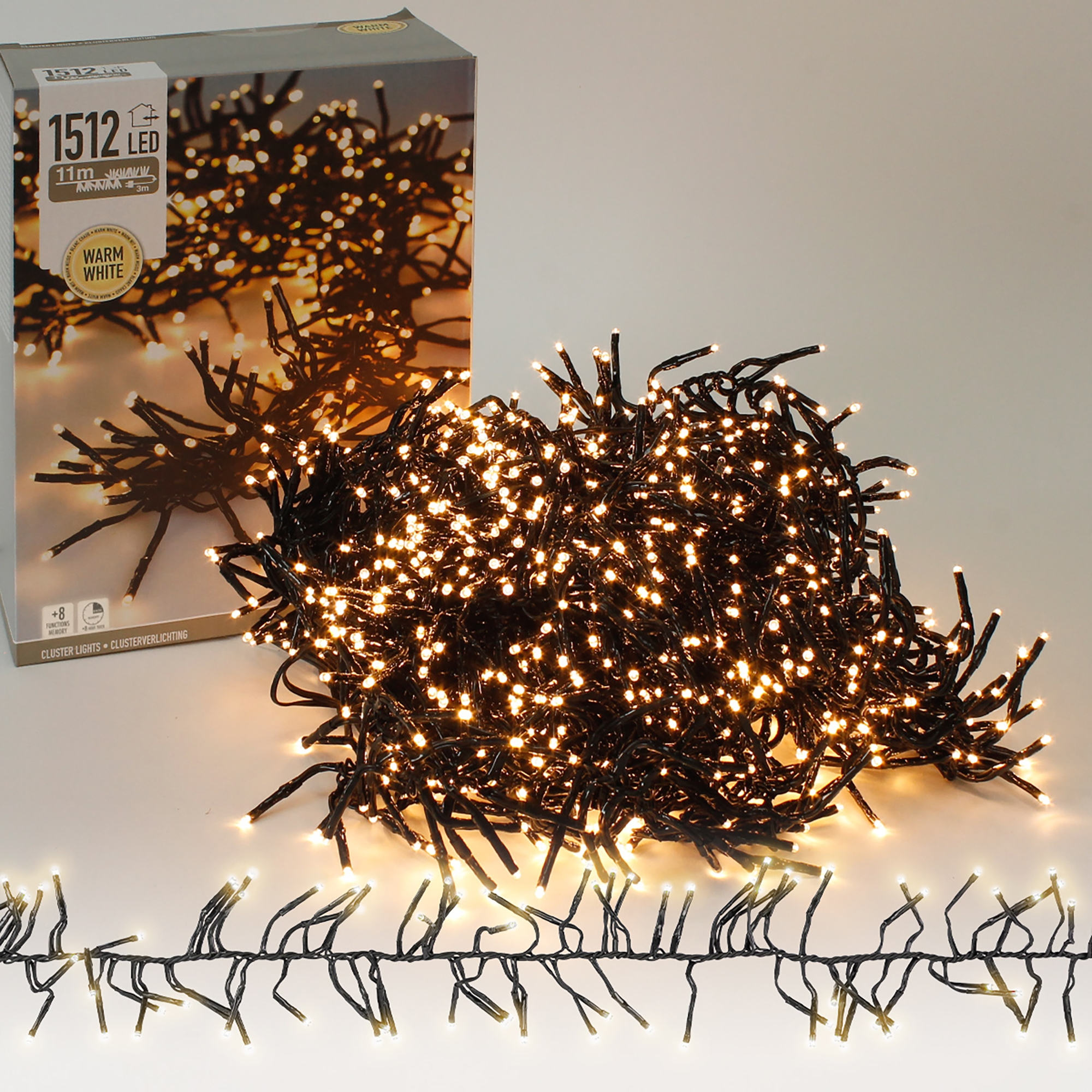 Eine Schachtel mit warmweißen LED-Clusterlichtern befindet sich neben einem großen Cluster und einer Lichterkette.