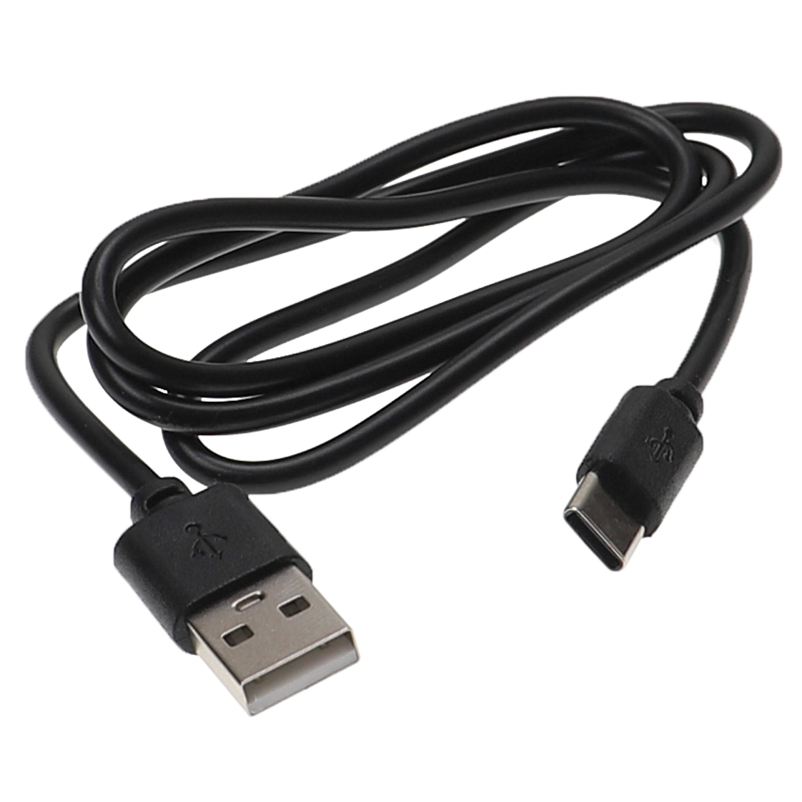 Ein schwarzes USB-Kabel mit USB-A- und USB-C-Anschlüssen wird vor weißem Hintergrund gezeigt.
