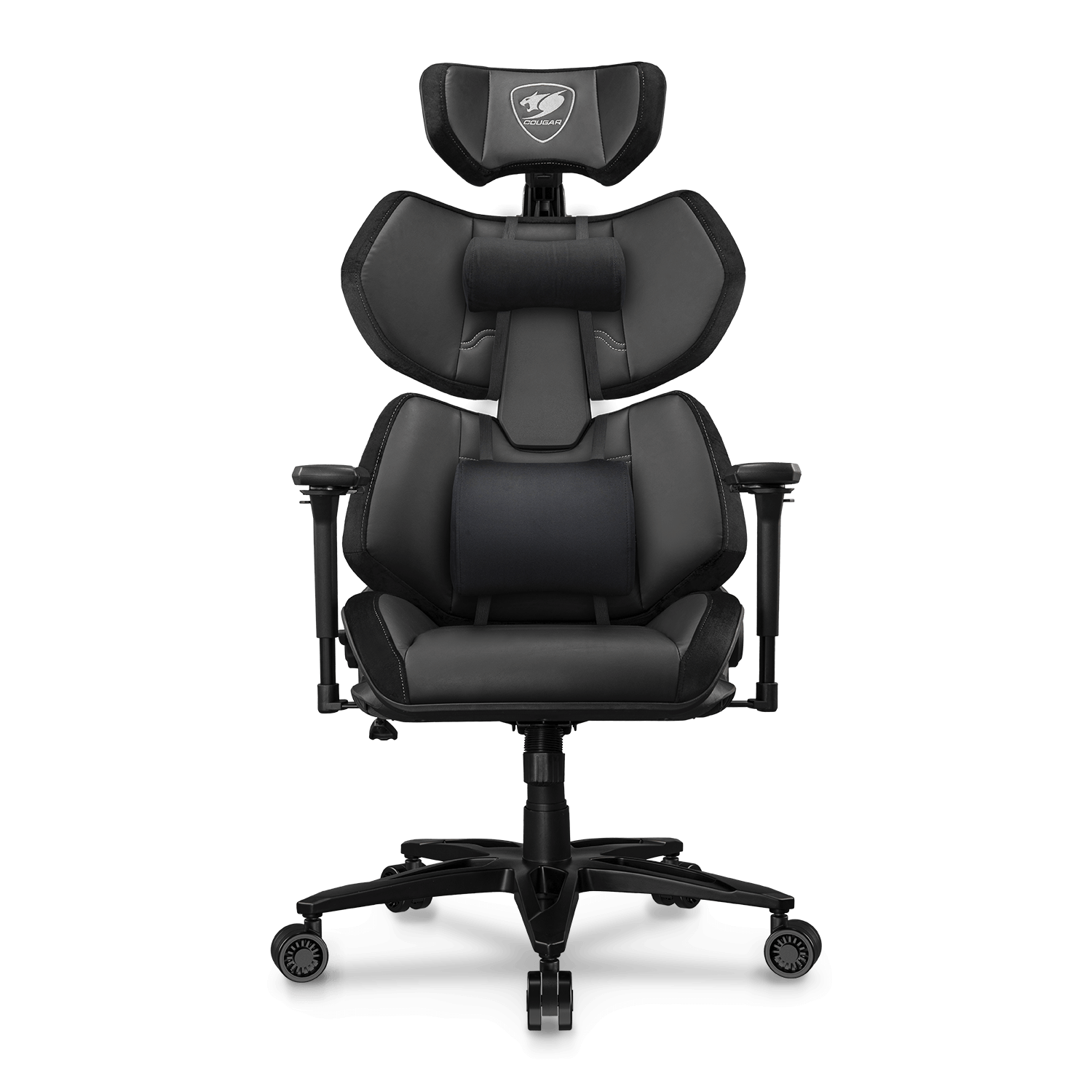 Sedia da gaming nera Cougar. Ha poggiatesta, schienale, braccioli e base a cinque stelle con ruote. Lo sfondo è nero.