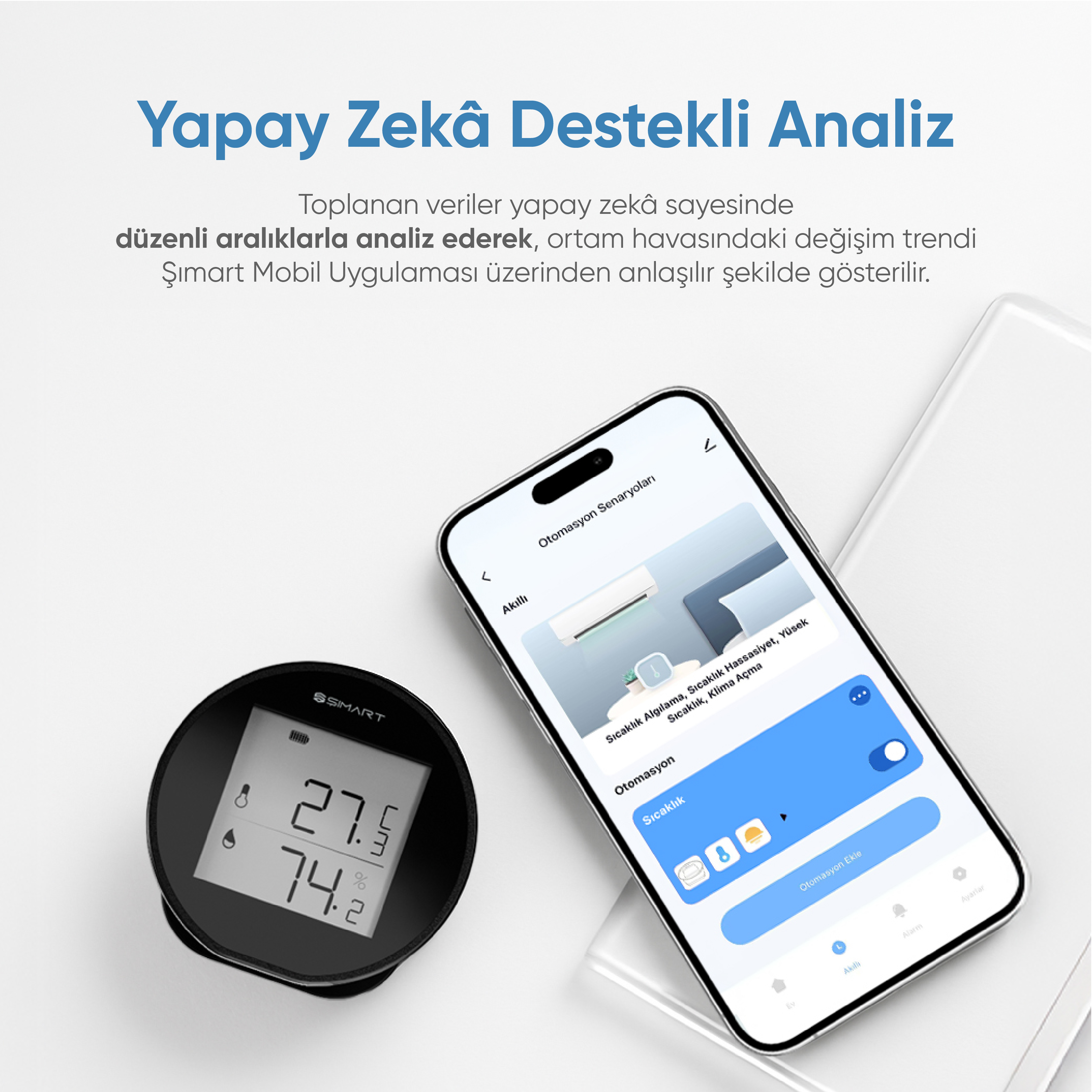 Akıllı ev kontrol cihazı ve uygulama arayüzünü gösteren bir telefon. Cihaz sıcaklık ve nemi gösterir.