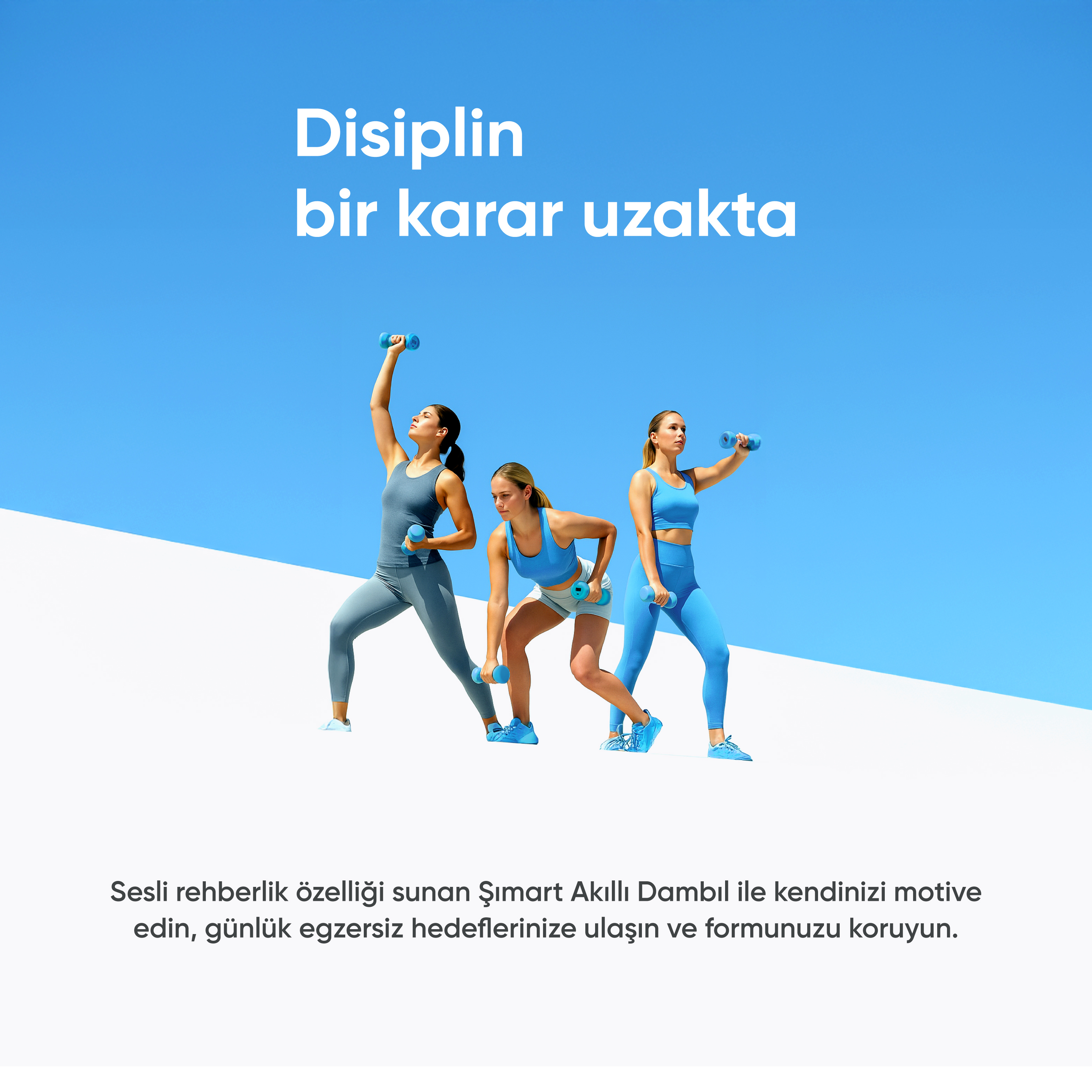 Mavi gökyüzü önünde dambıl kaldıran spor kıyafetli üç kadın. Türkçe metin.