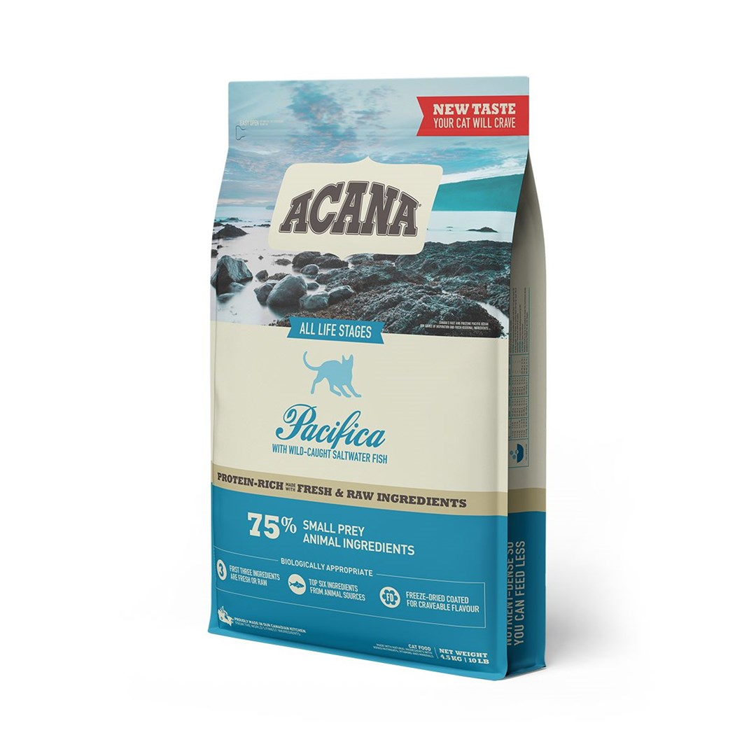 Una bolsa de comida para gatos. La marca es Acana Pacifica, con imágenes de un paisaje marino. Contiene información sobre ingredientes y valor nutricional.
