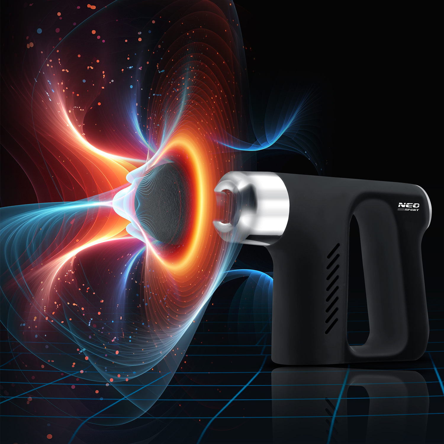 Czarny pistolet do masażu ze srebrną głowicą na kolorowym, abstrakcyjnym tle z czerwonymi, pomarańczowymi i niebieskimi odcieniami.