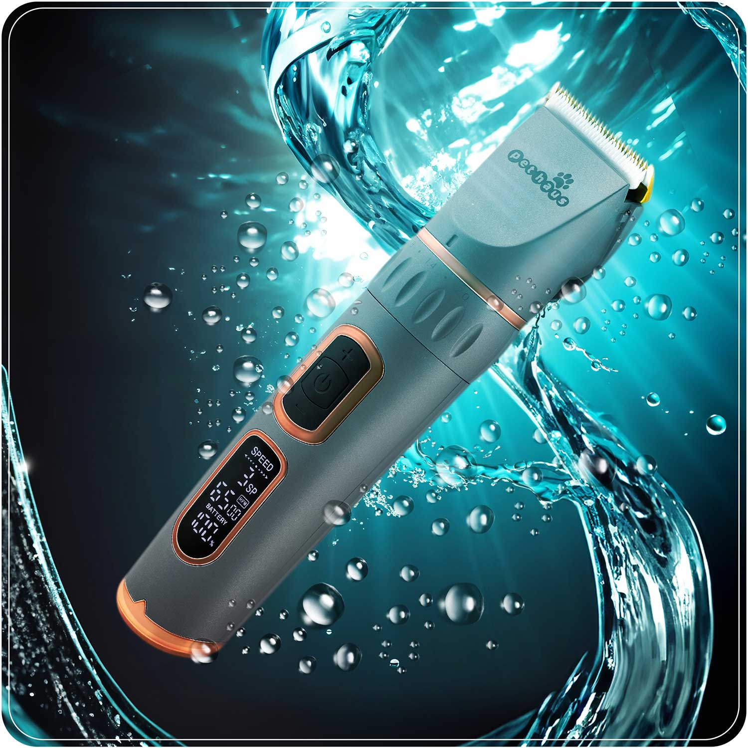 Trymer do włosów dla zwierząt Pethaus jest wyświetlany z cyfrowym ekranem pokazującym prędkość i poziom naładowania baterii. Krople wody otaczają trymer.