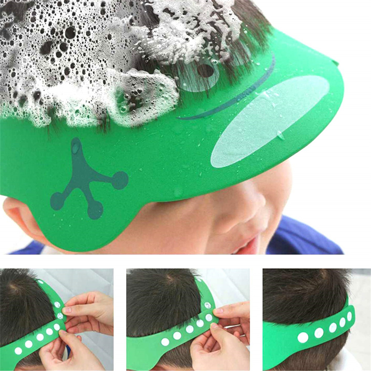 Ein Kind trägt eine grüne, froschförmige Duschhaube mit Schaumstoff. Kleine Bilder zeigen die Anpassung der Kappe.