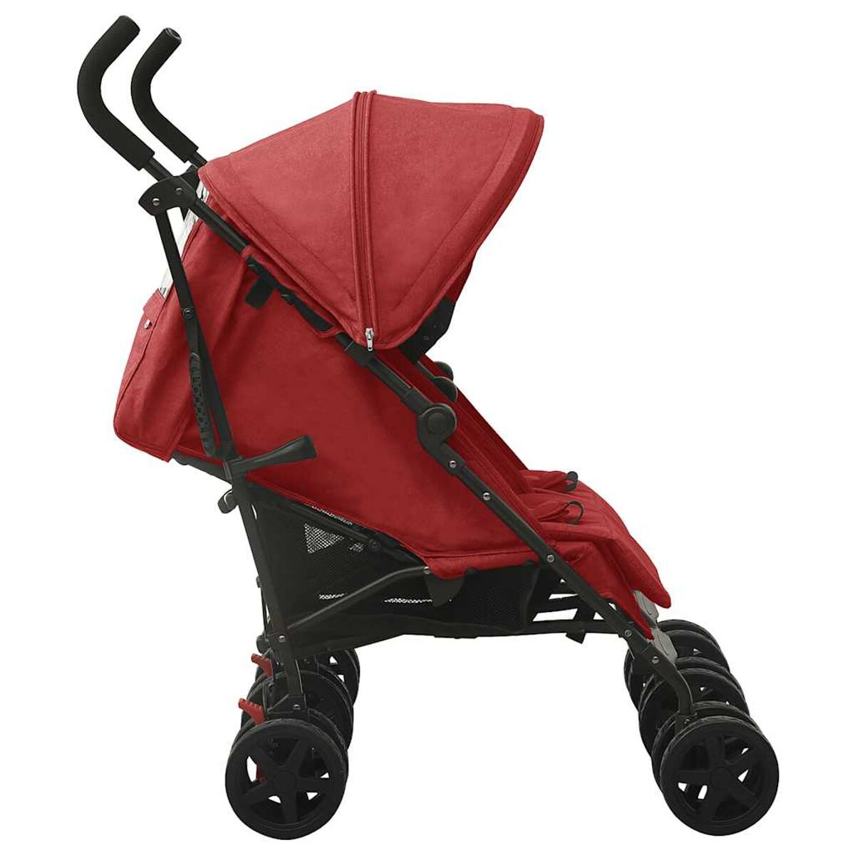 Ein roter Kinderwagen wird im Profil gezeigt. Er hat schwarze Griffe und Rahmen, mit vier Radpaaren. Das Verdeck ist ausgefahren.