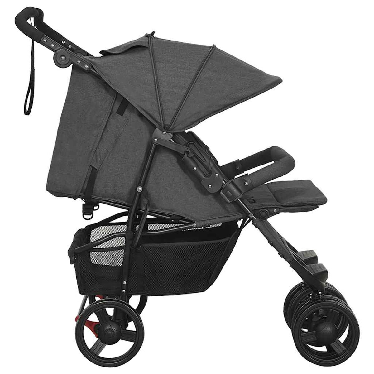 Ein grauer Kinderwagen mit Sonnenschutz, Aufbewahrungskorb und vier Rädern. Er steht vor weißem Hintergrund.