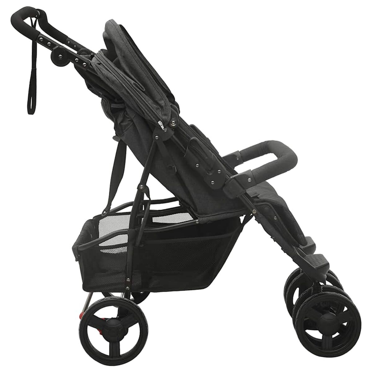 Ein dunkelgrauer Kinderwagen wird im Profil gezeigt. Er hat einen Korb, vier Räder und einen Griff. Der Kinderwagen ist leer.