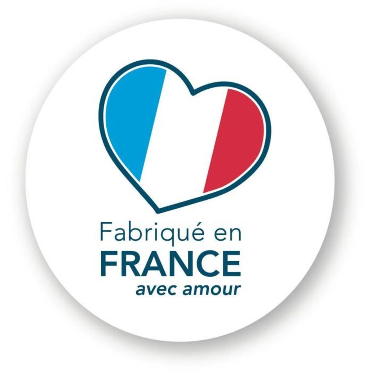 Ein weißer Kreis mit einer herzförmigen Umrisslinie der französischen Flagge. Text: 'Fabriqué en France avec amour'.